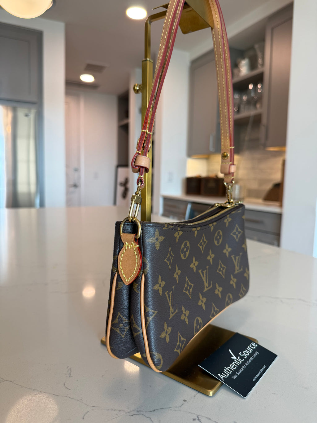 Louis Vuitton Pochette Liv