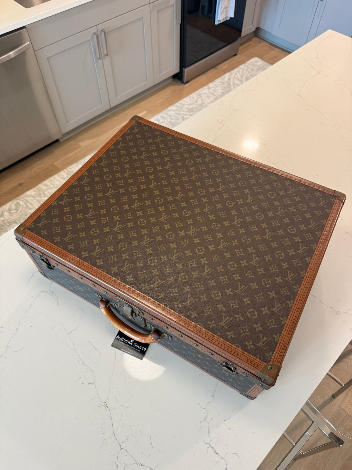 Rare Alzer Trunk