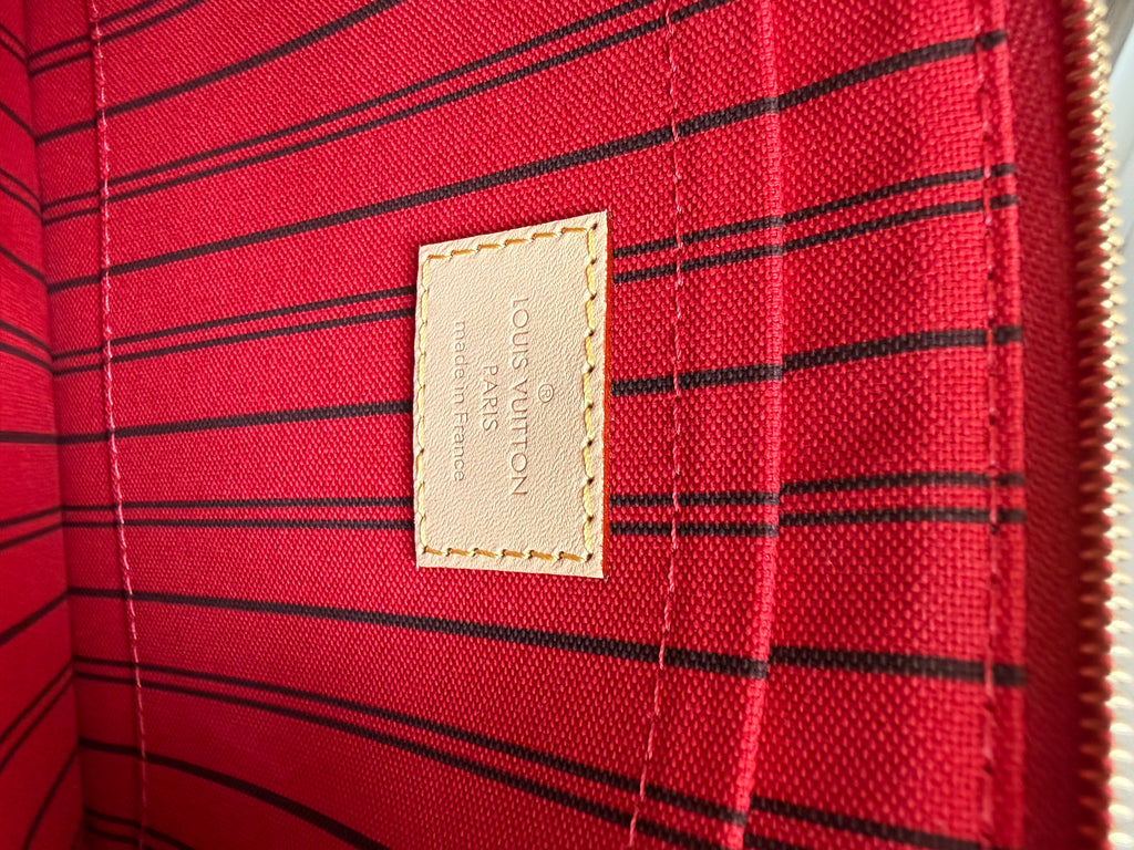 Louis Vuitton Clutch/Pouch
