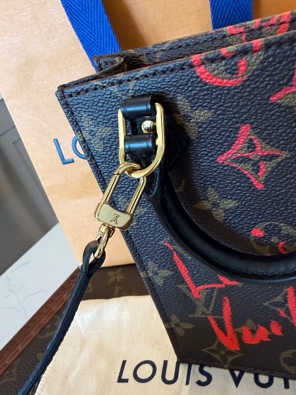 Louis Vuitton Fall in Love Sac Plat - Limited Edition