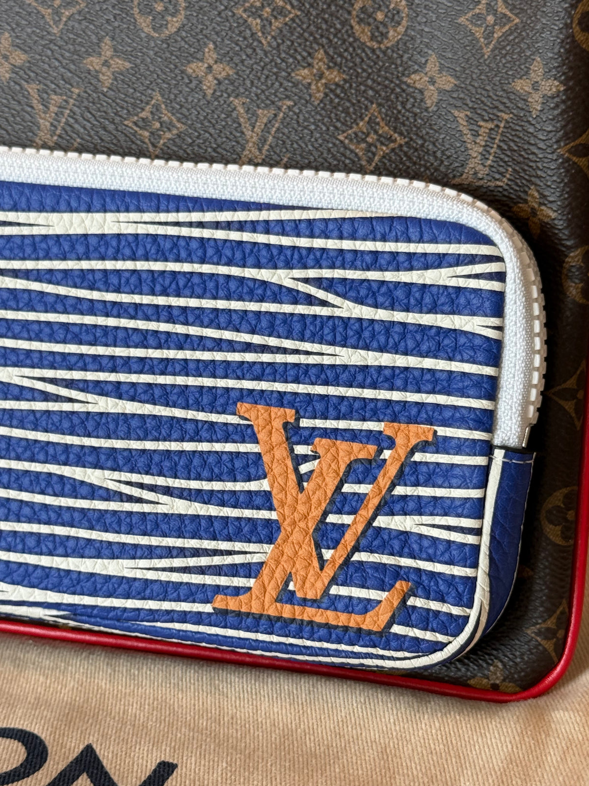 Louis Vuitton Monogram A4 Multipocket Pochette