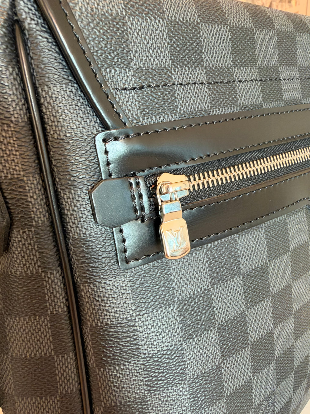 Louis Vuitton Daniel MM Damier Graphite
