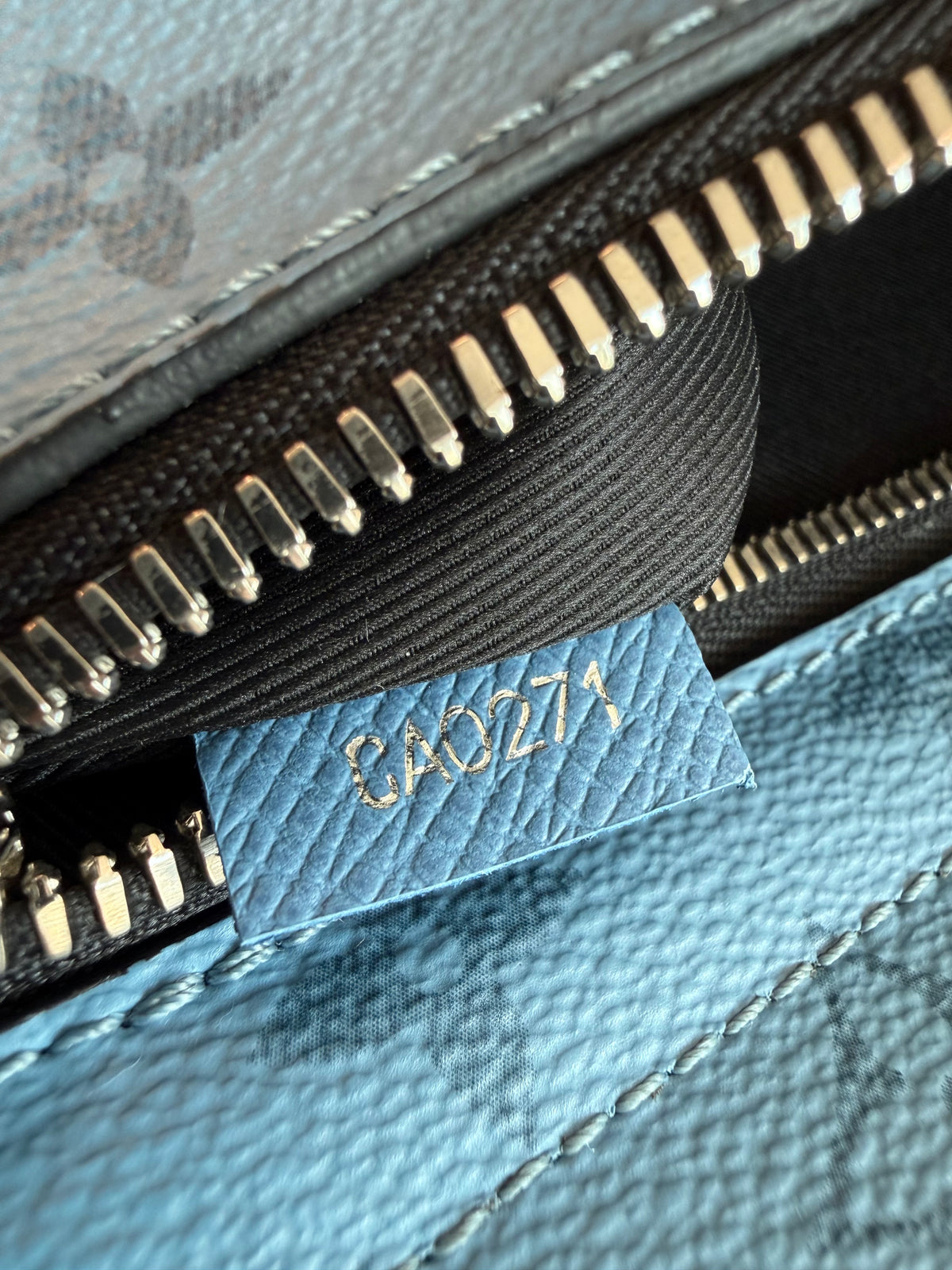 Louis Vuitton Tiagarama Messengerama Blue