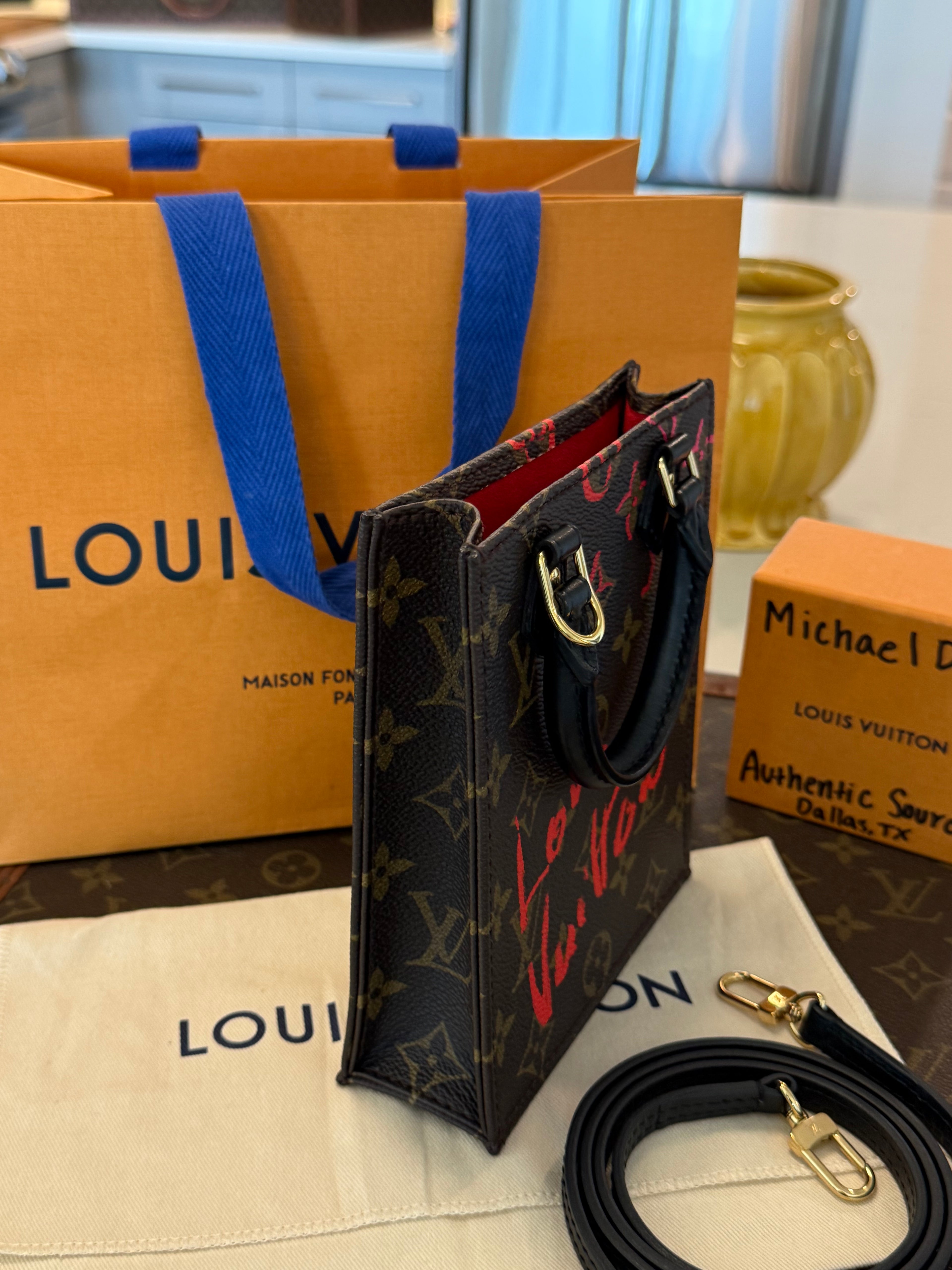 Louis Vuitton Fall in Love Sac Plat - Limited Edition