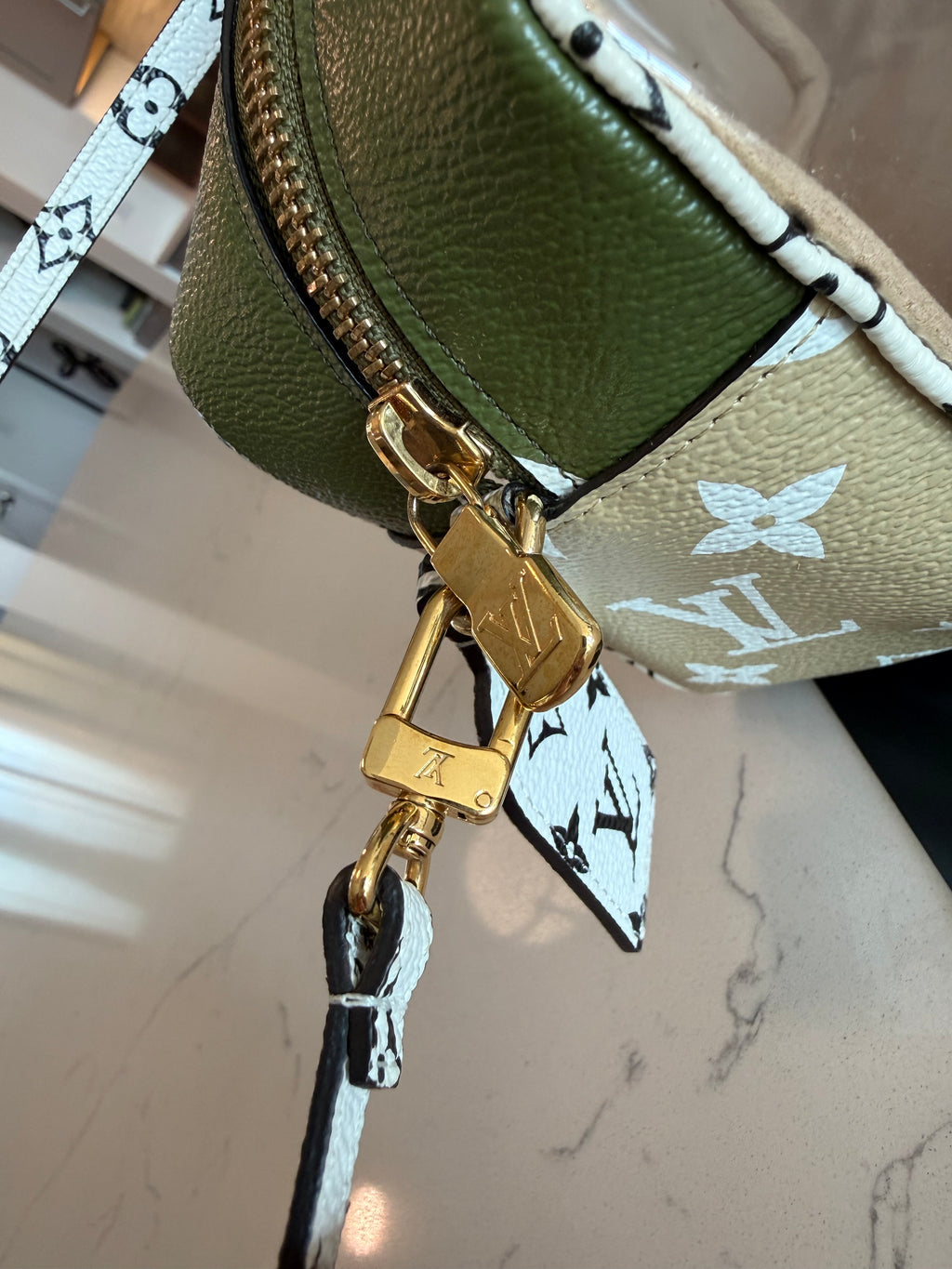 Louis Vuitton Beach Pouch Giant Khaki Monogram