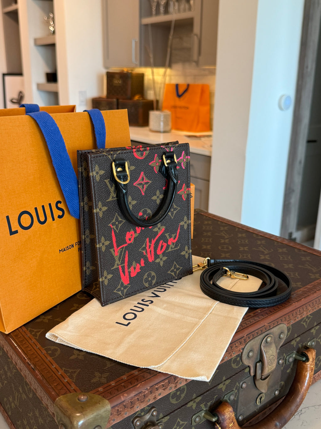 Louis Vuitton Fall in Love Sac Plat - Limited Edition