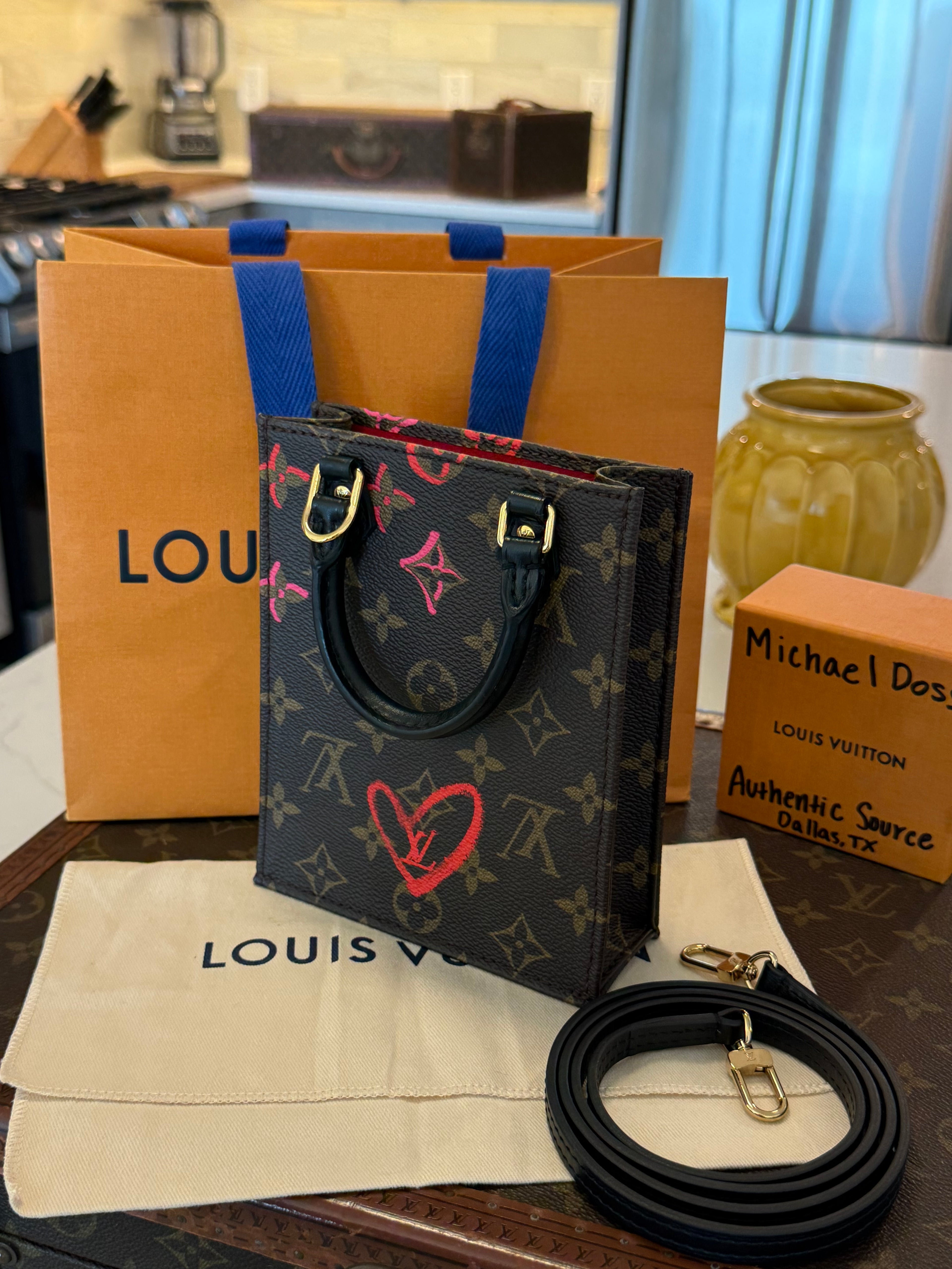 Louis Vuitton Fall in Love Sac Plat - Limited Edition