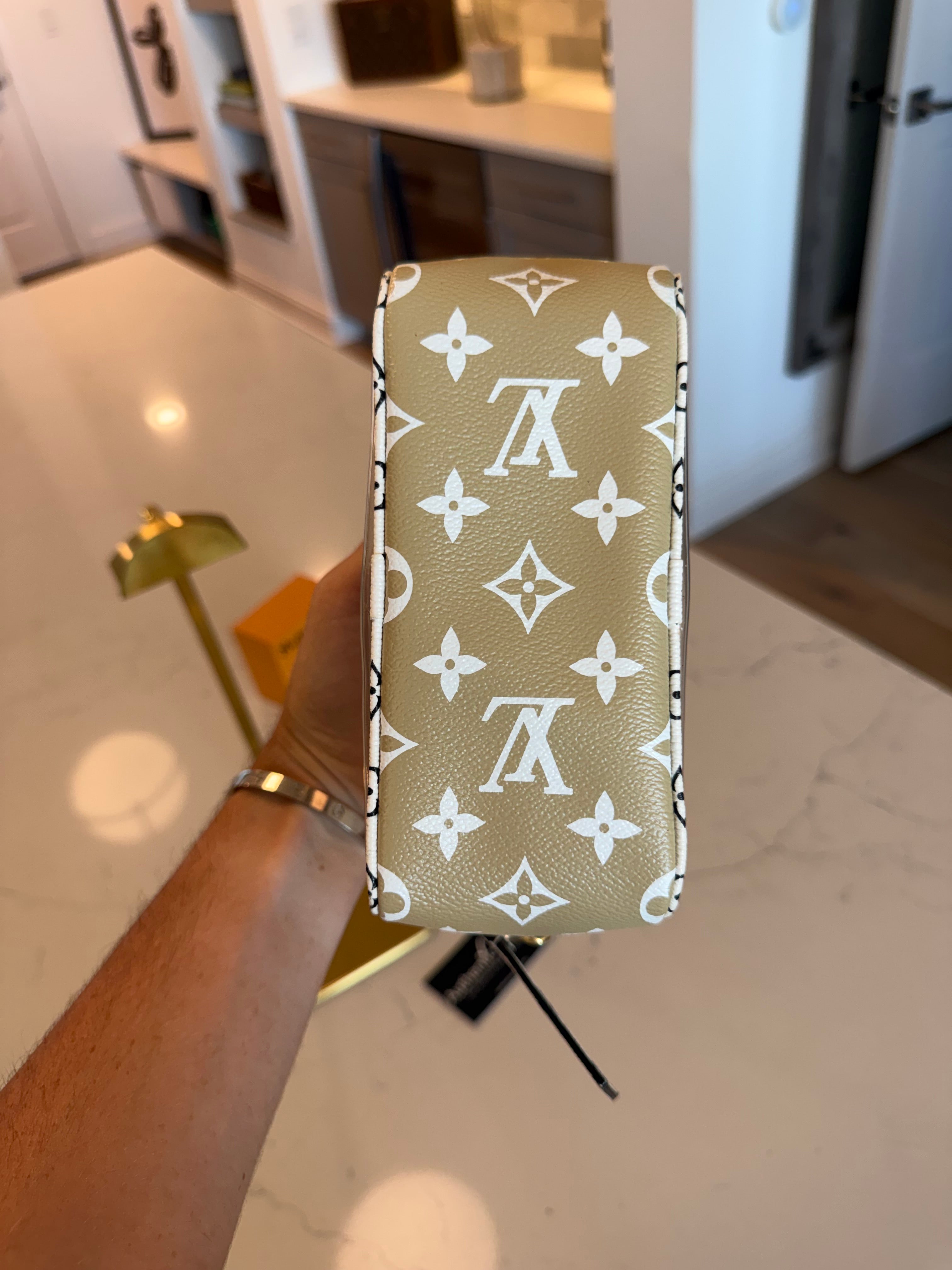 Louis Vuitton Beach Pouch Giant Monogram Rare