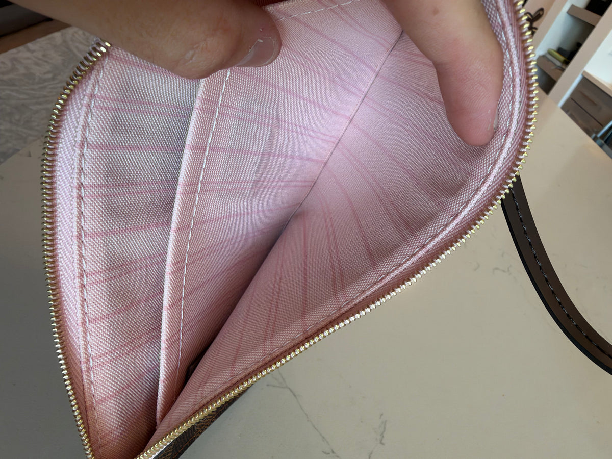 Louis Vuitton Clutch/Pouch DE Rare Interior