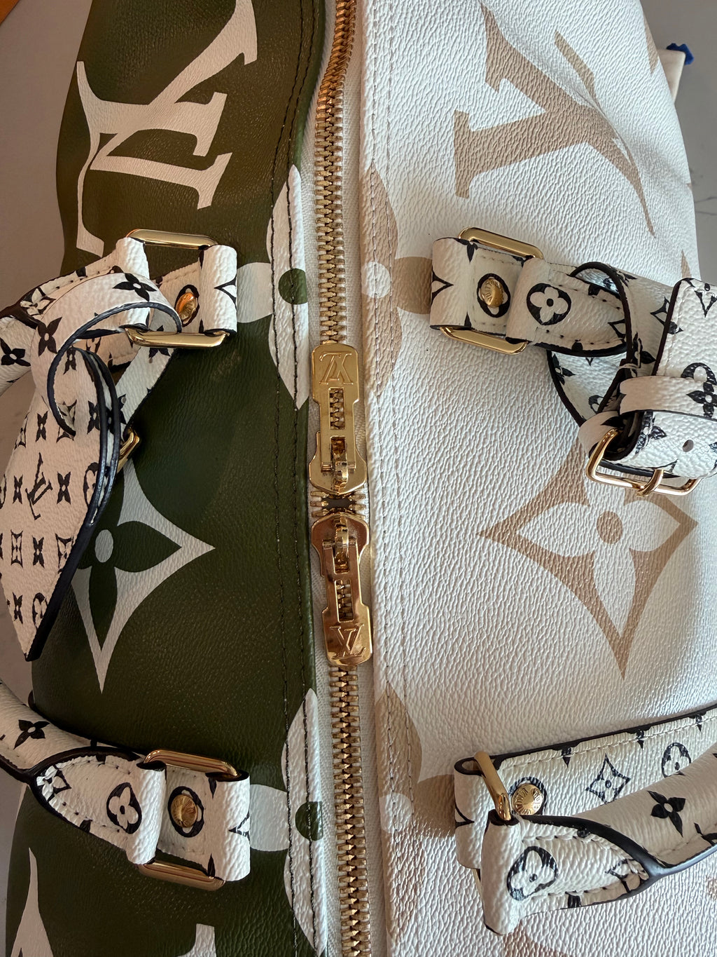 Louis Vuitton Keepall 50 Bandouliere Giant Khaki