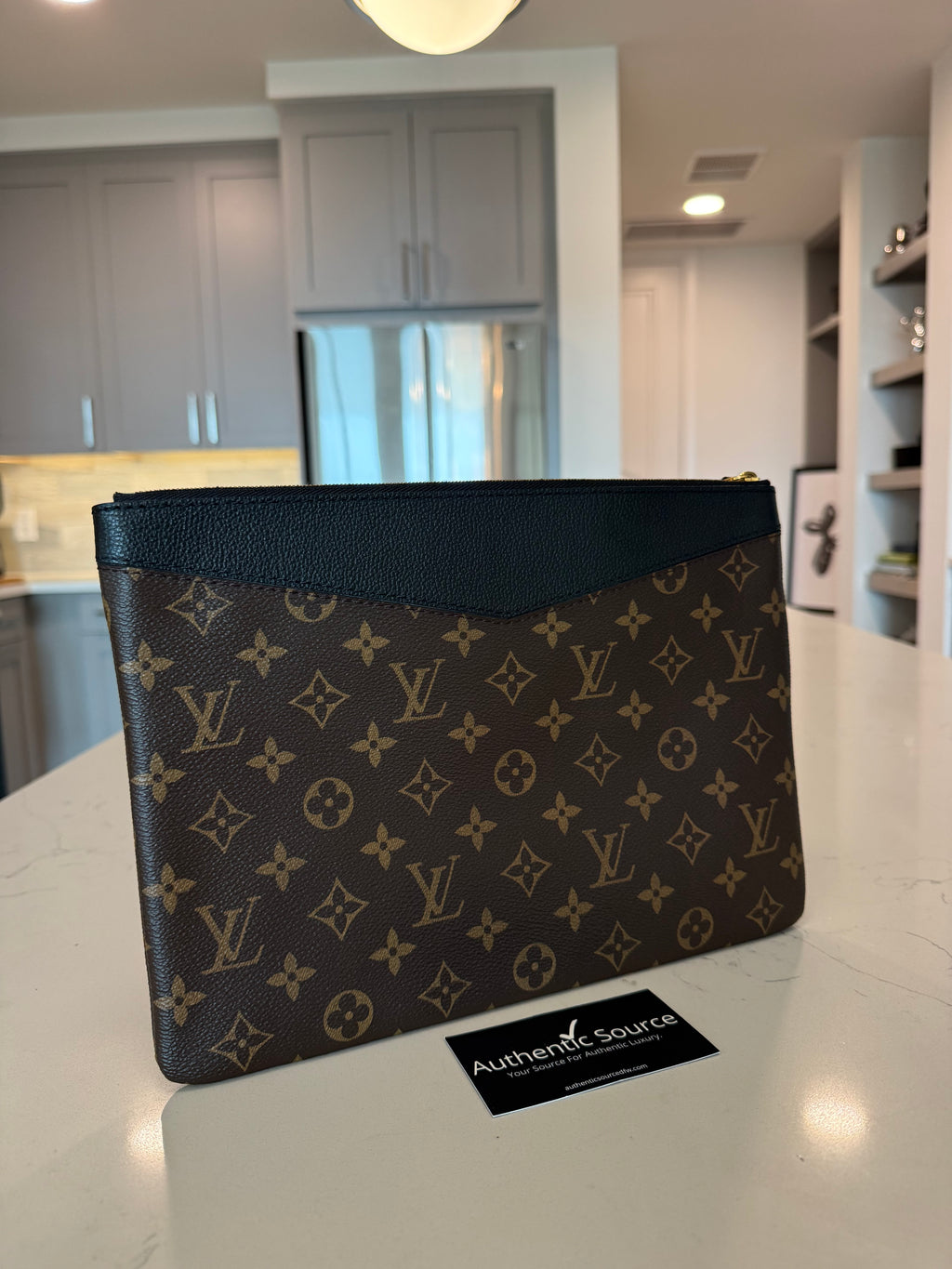 Louis Vuitton Daily Pouch Monogram & Noir