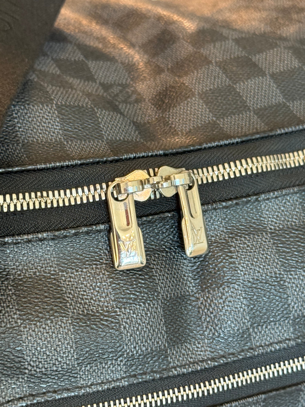 Louis Vuitton Neo Eole 65 Damier Graphite