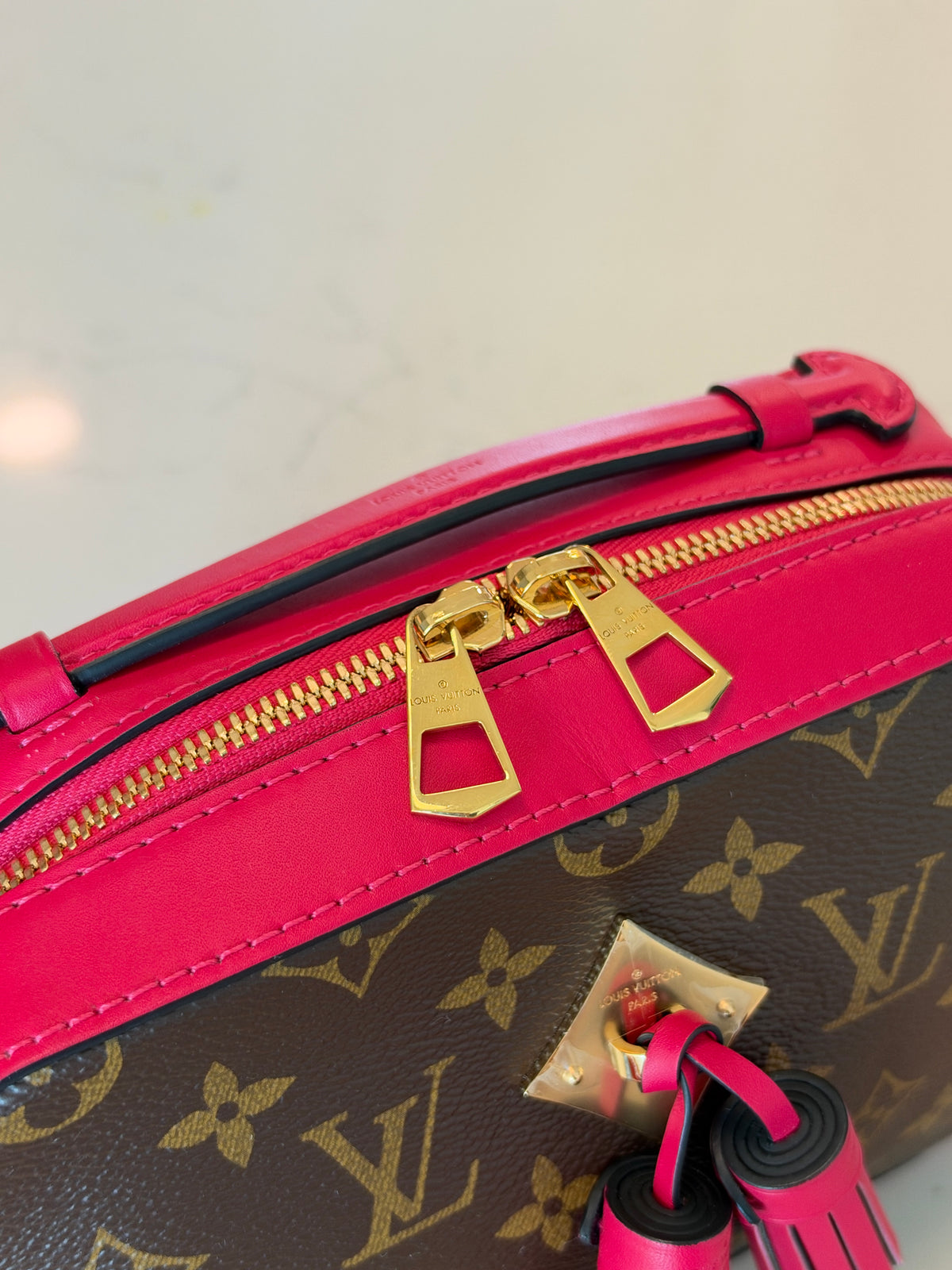Louis Vuitton Monogram Saintonge - New