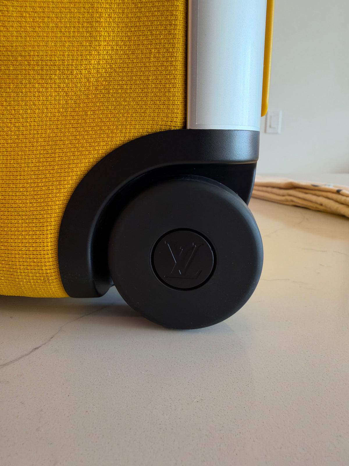 Louis Vuitton Soft Horizon Rolling Luggage