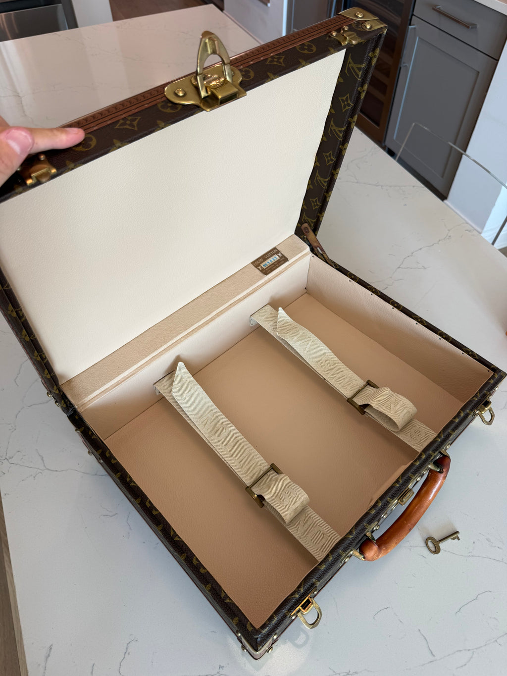 Louis Vuitton Cotteville 45