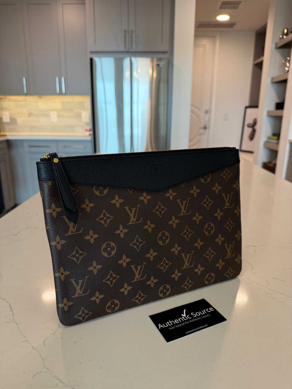 Louis Vuitton Daily Pouch Monogram & Noir