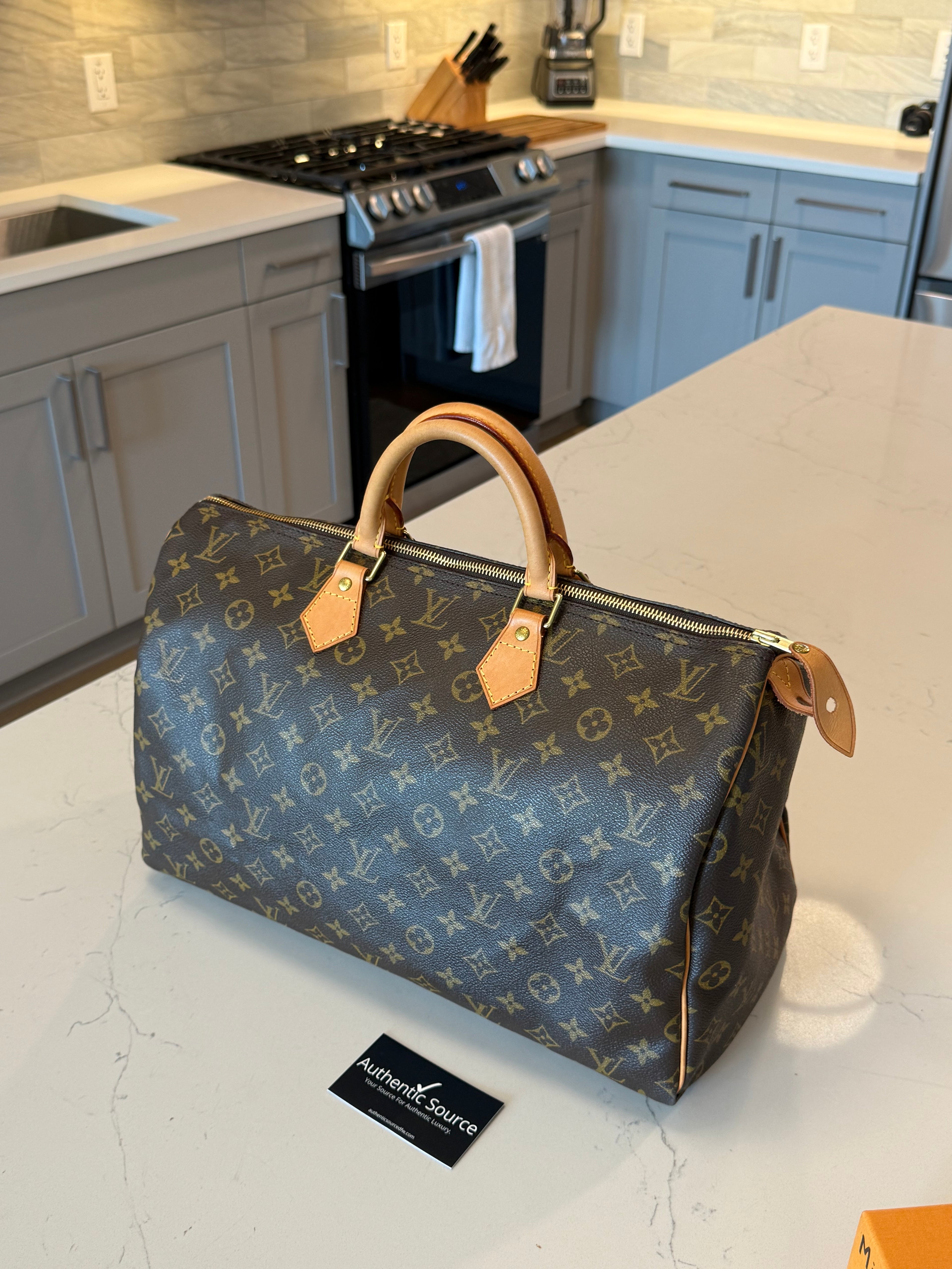 Louis Vuitton Speedy 40 Monogram