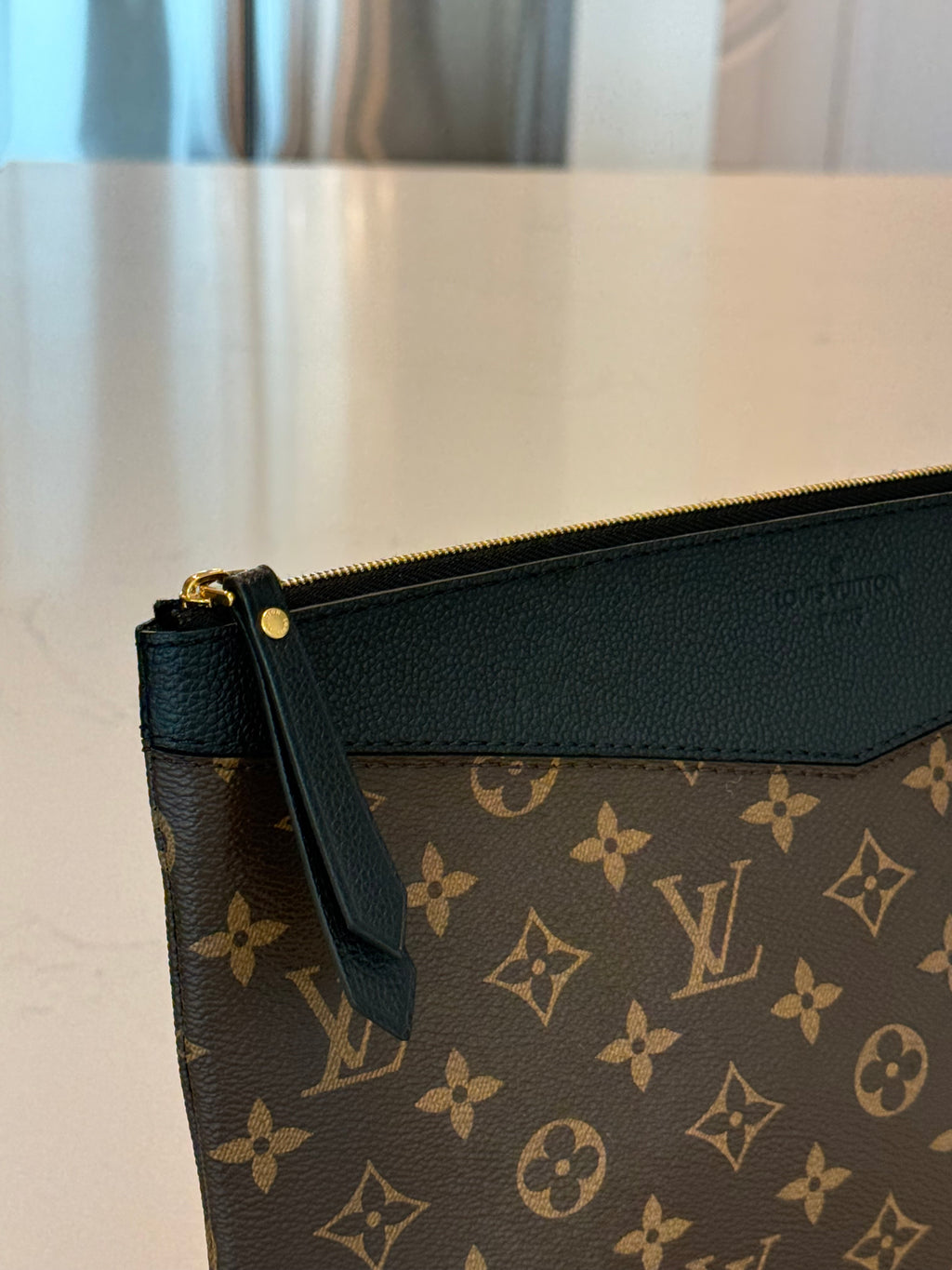 Louis Vuitton Daily Pouch Monogram & Noir