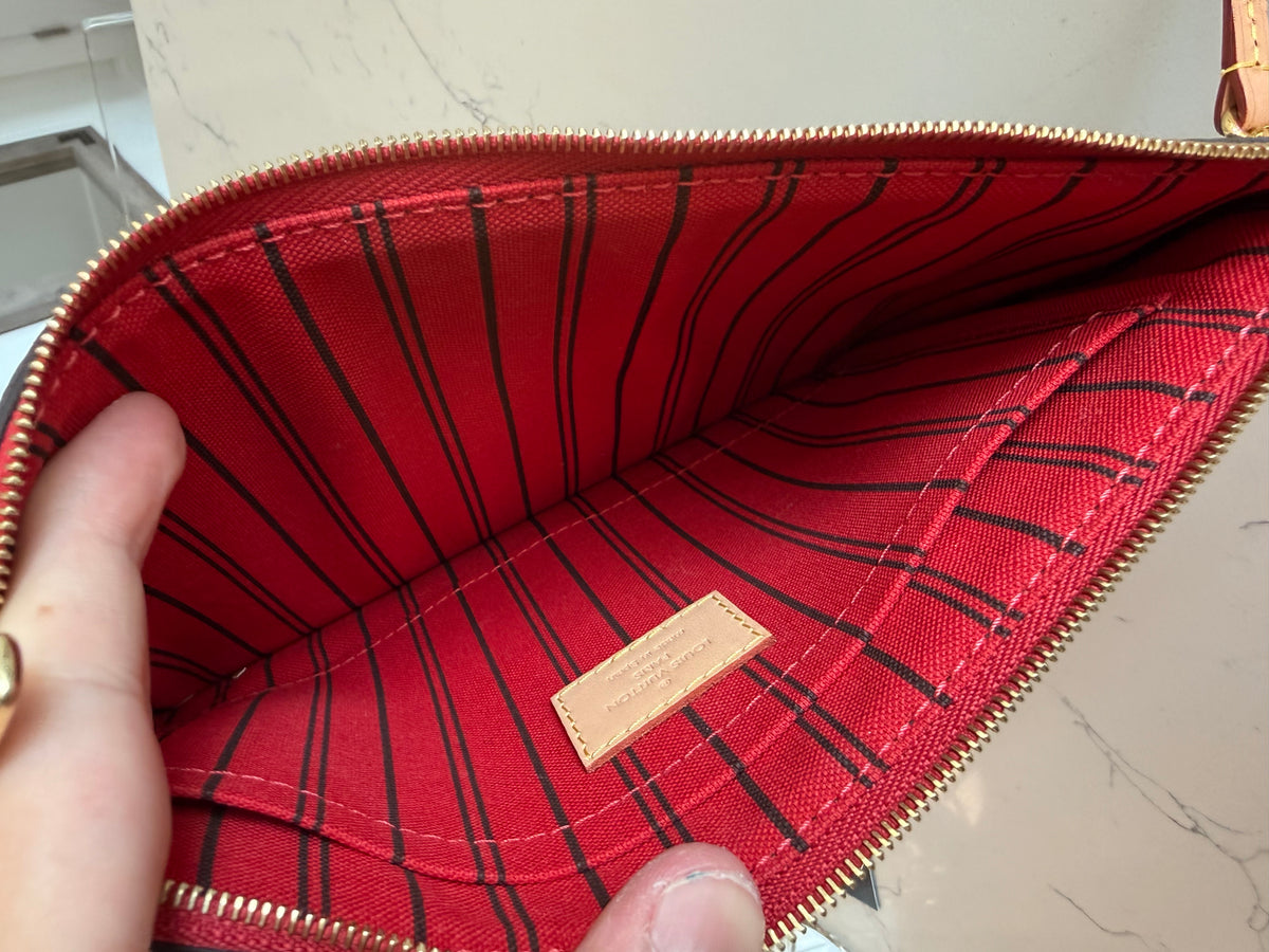Louis Vuitton Clutch/Pouch