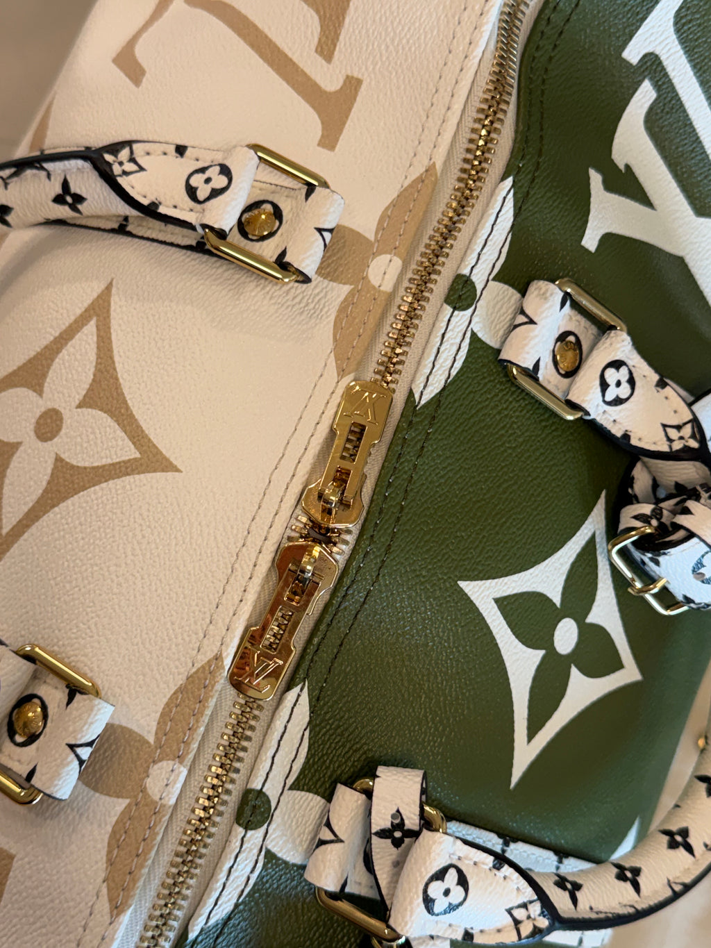 Louis Vuitton Keepall 50 Bandouliere Giant Khaki