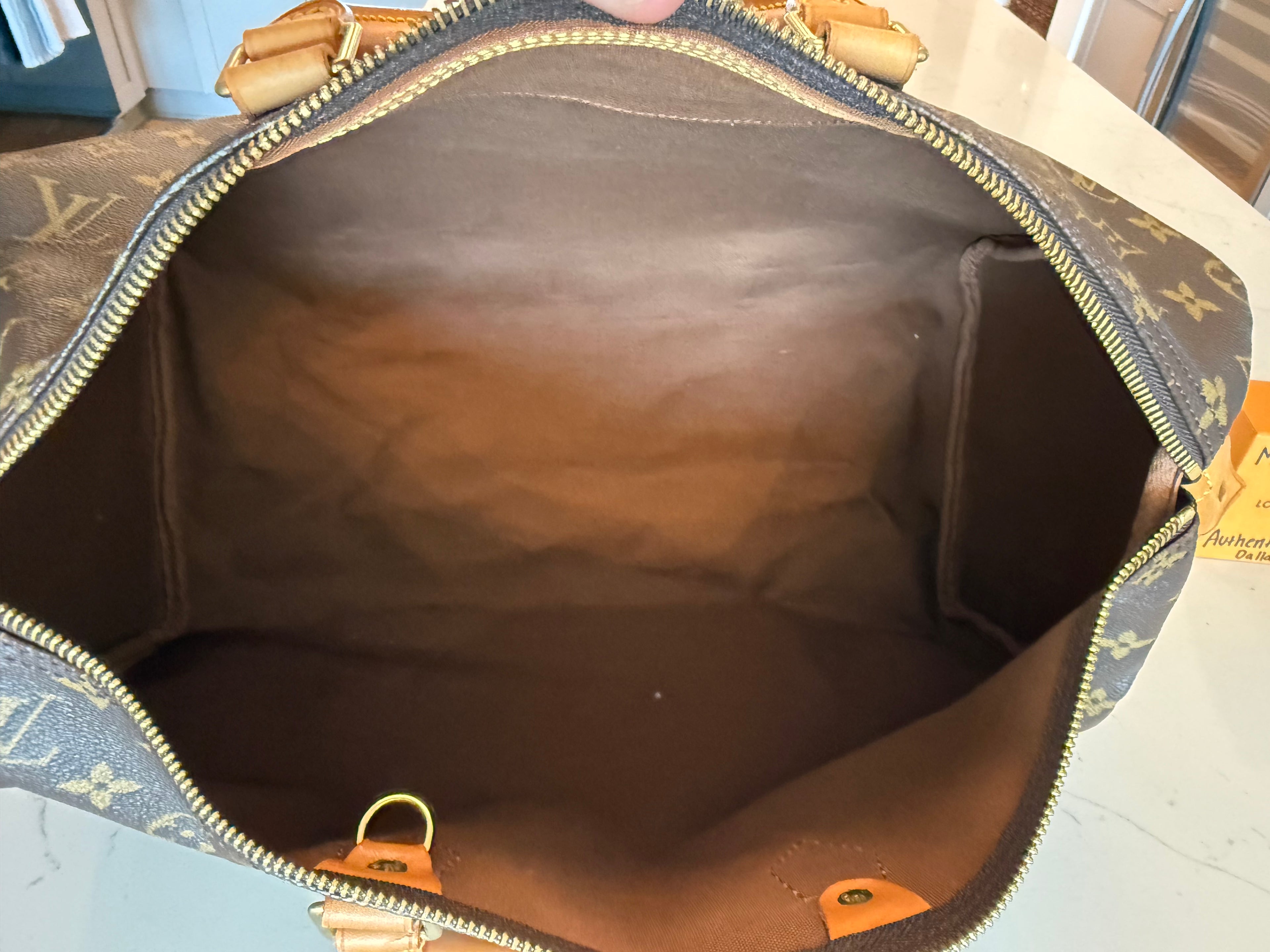 Louis Vuitton Speedy 40 Monogram