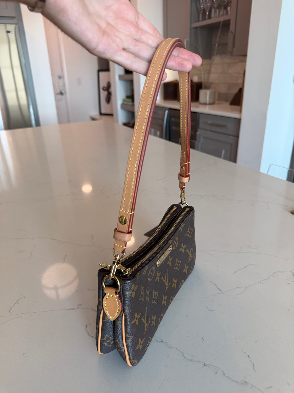 Louis Vuitton Pochette Liv