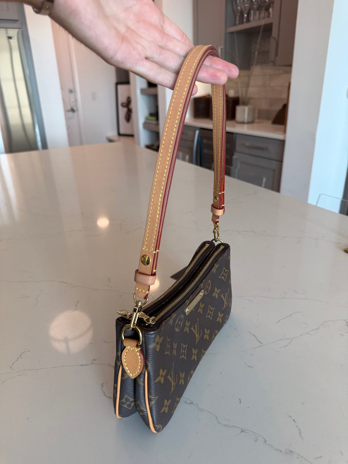 Louis Vuitton Pochette Liv