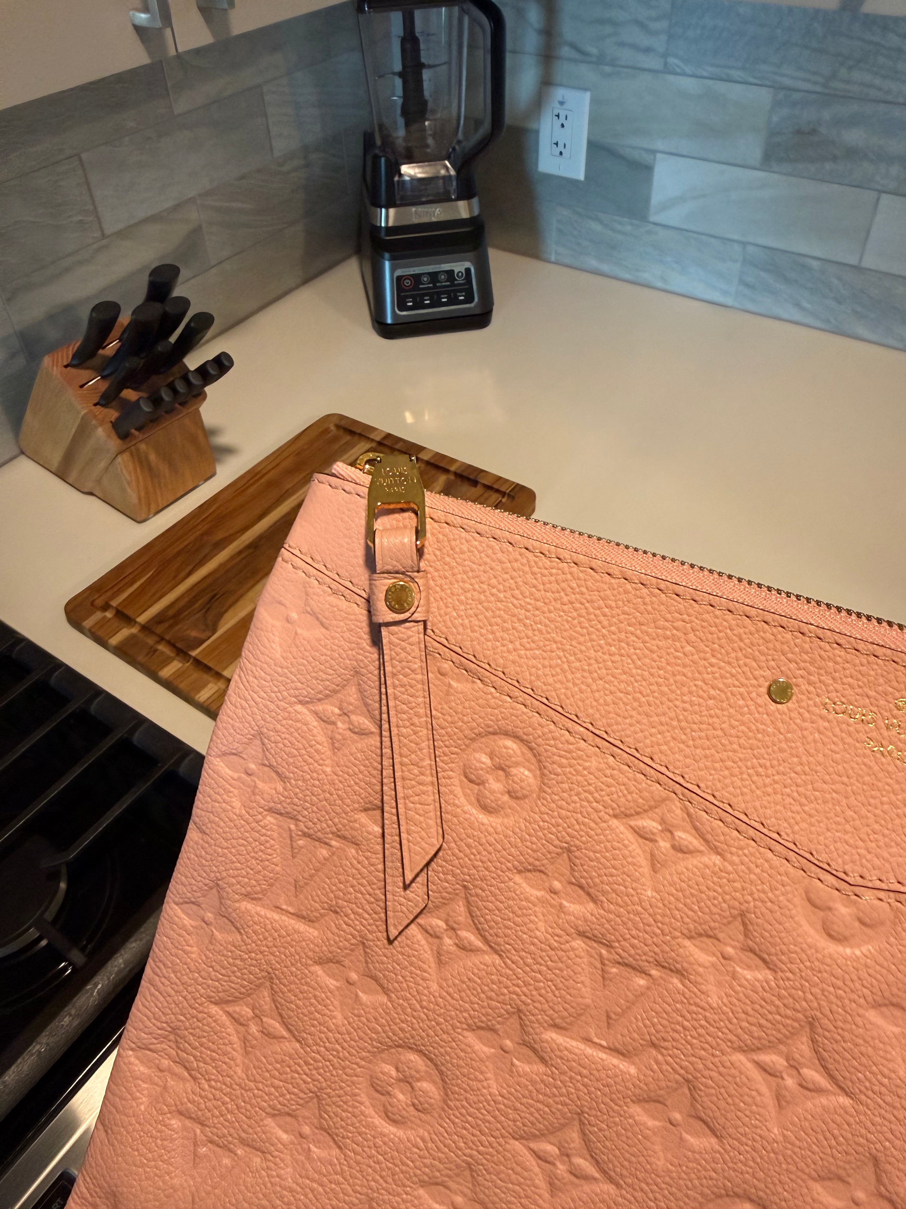 Louis Vuitton Daily Pouch Empreinte Rose