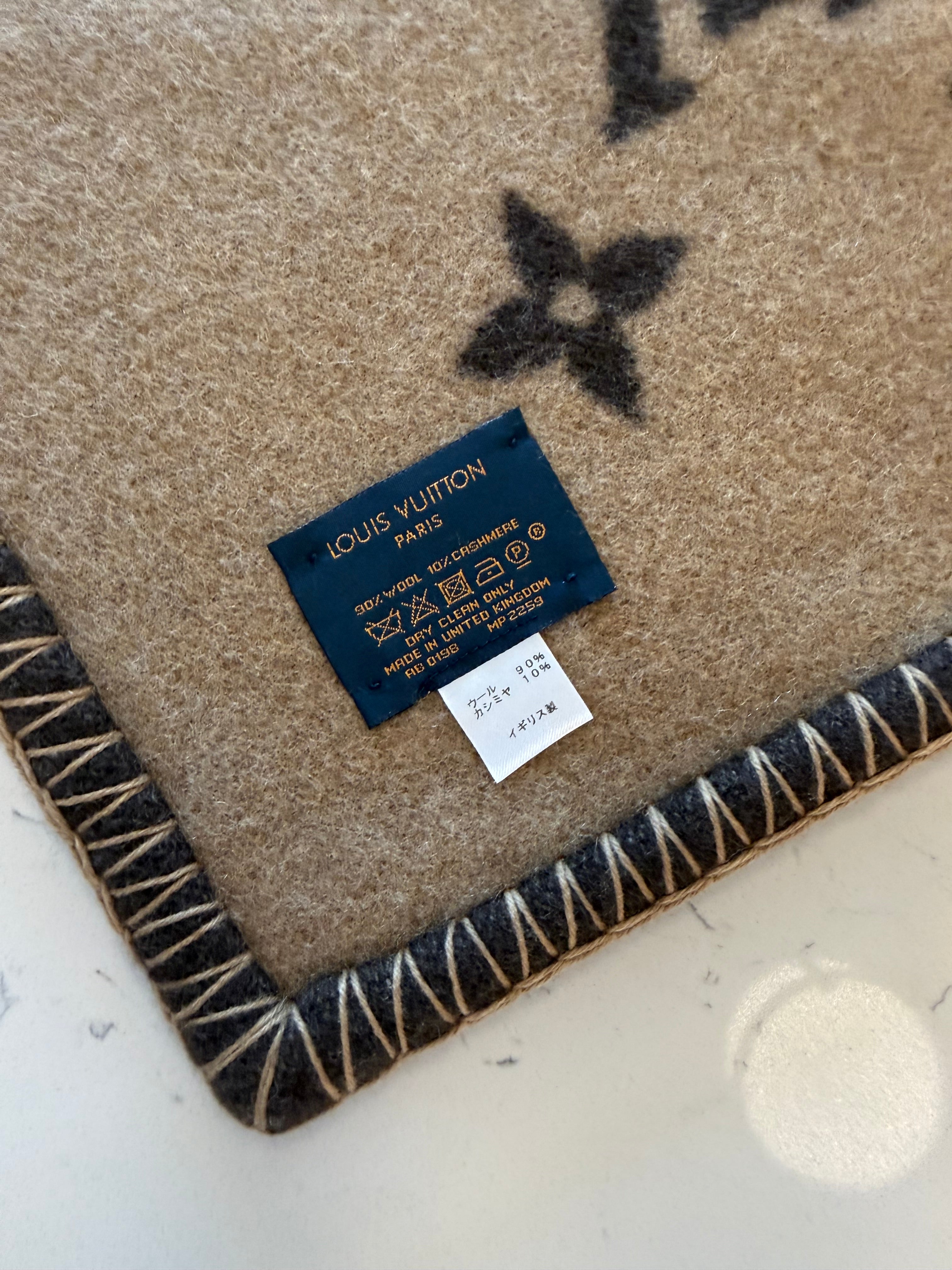Louis Vuitton Catogram Neo Wool Blanket