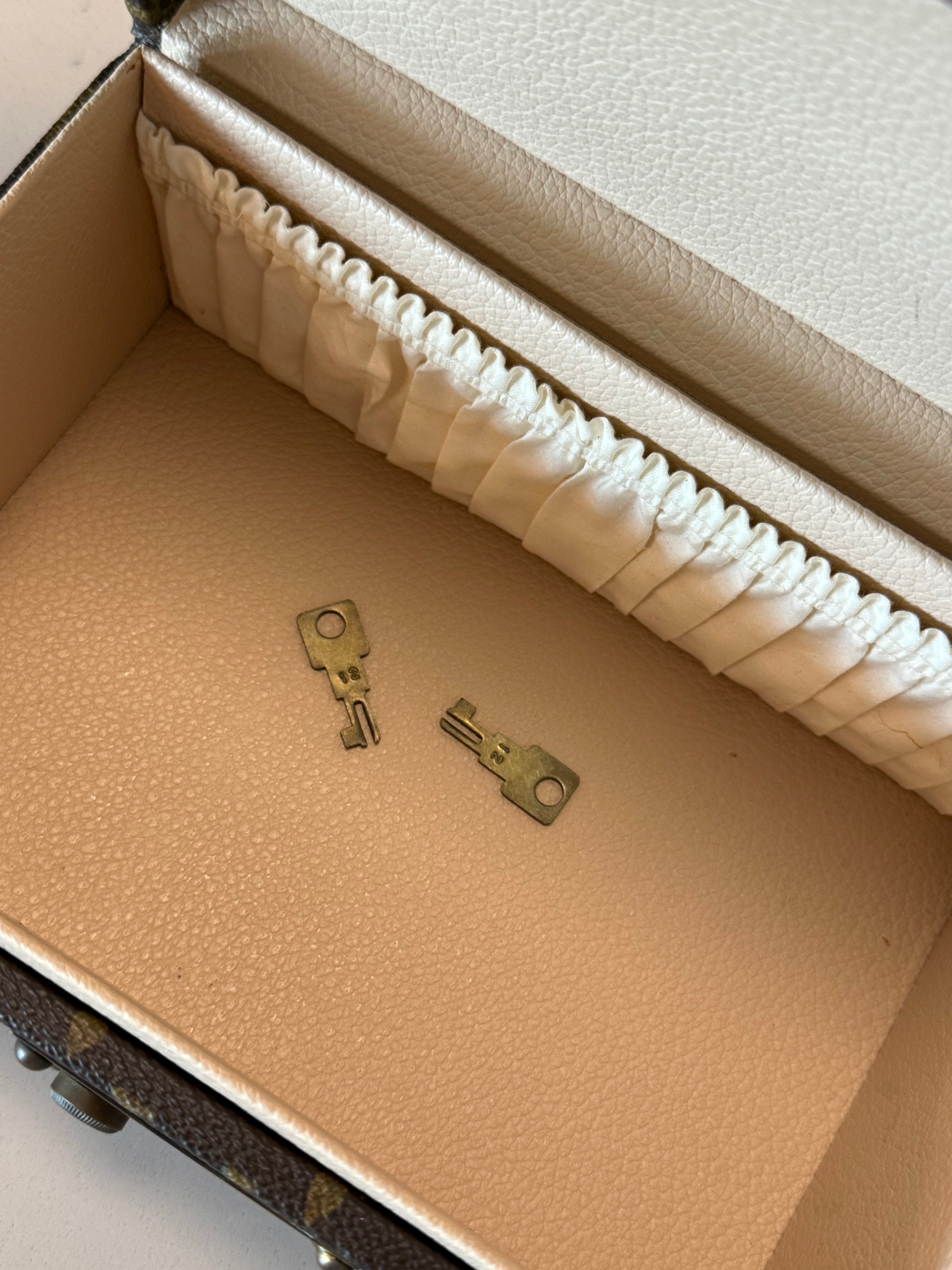 Louis Vuitton Jewelry Accessory Trunk
