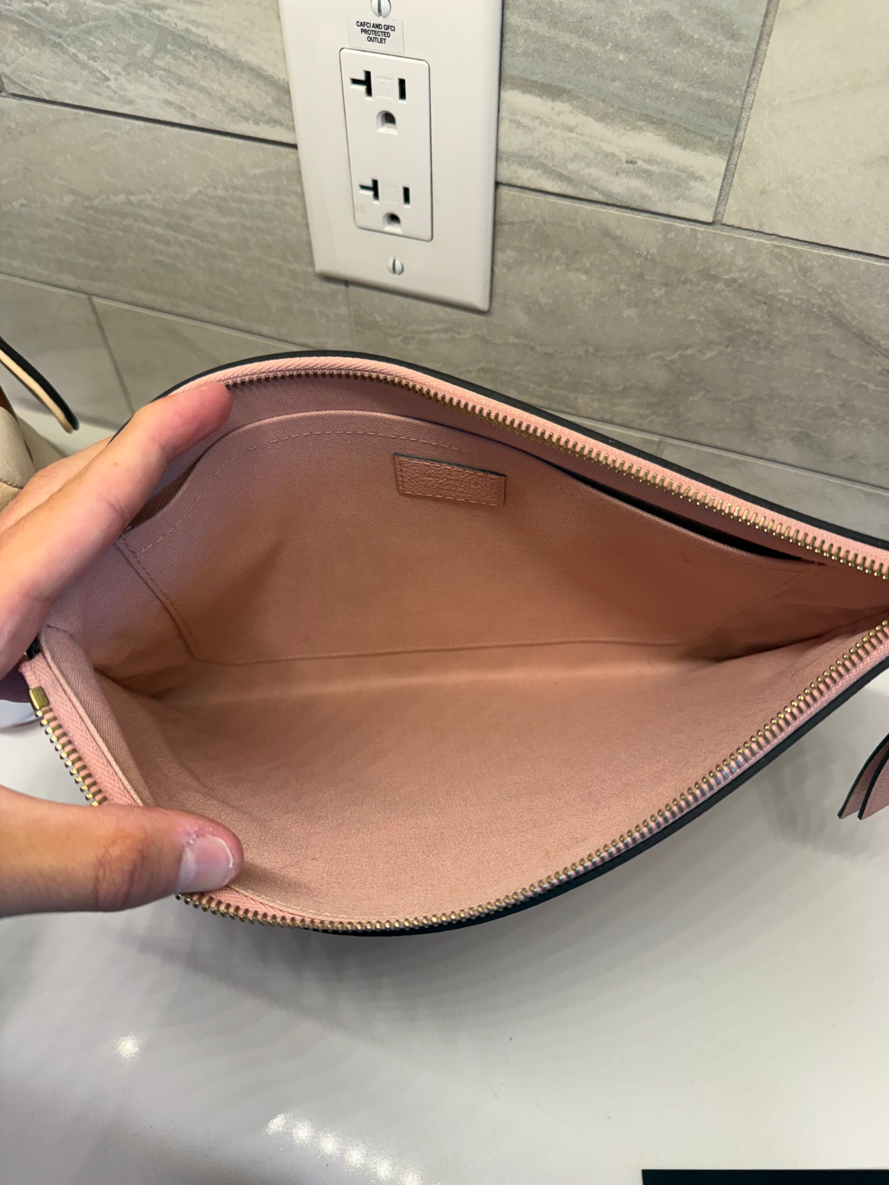 Louis Vuitton Daily Pouch Empreinte Rose
