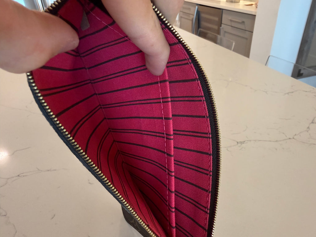 Louis Vuitton Clutch/Pouch