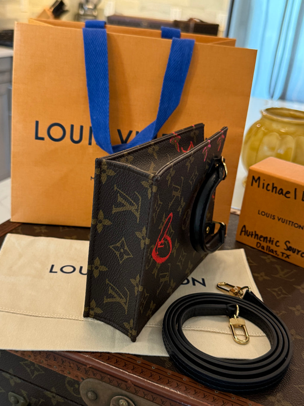 Louis Vuitton Fall in Love Sac Plat - Limited Edition