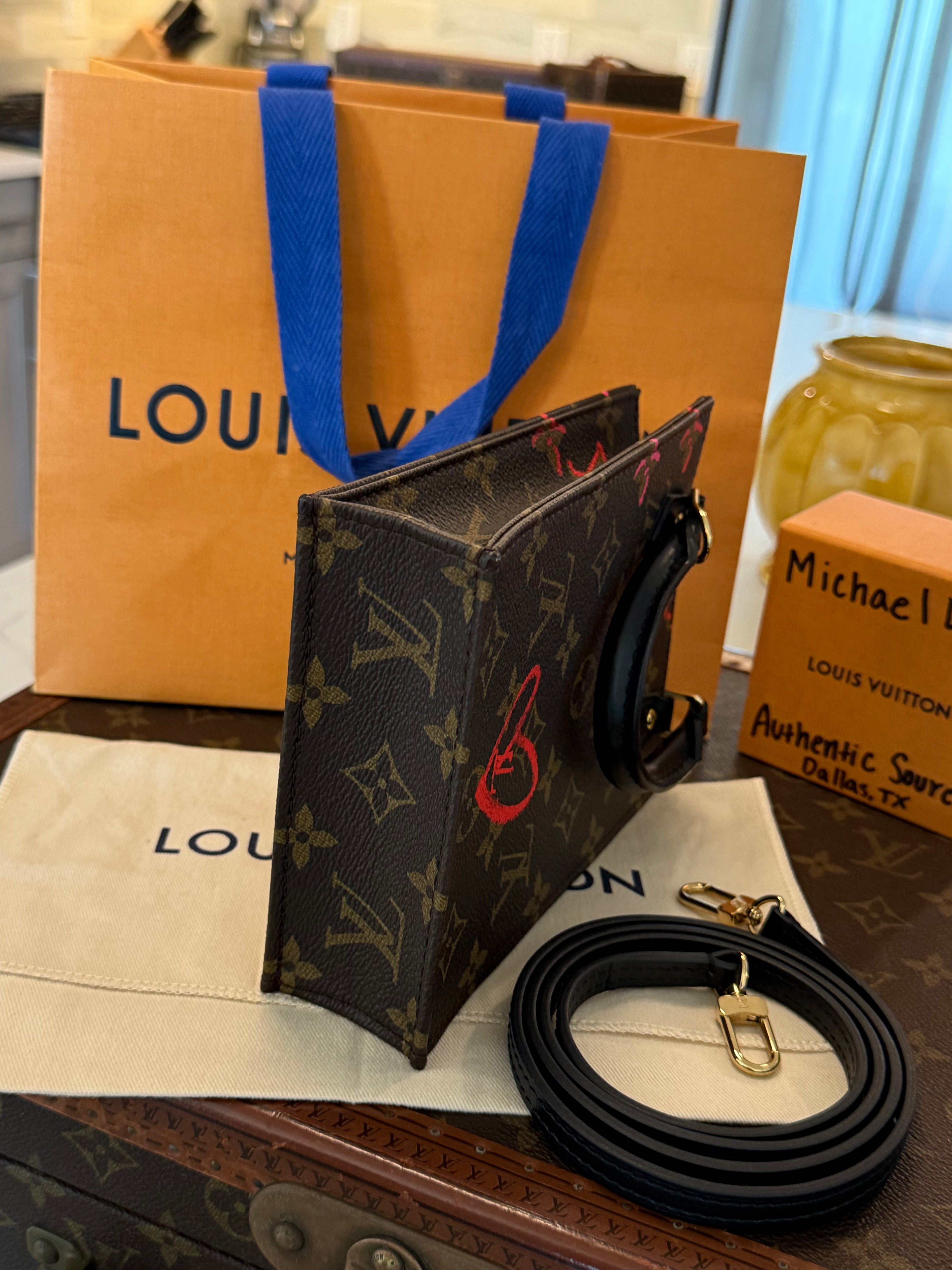 Louis Vuitton Fall in Love Sac Plat - Limited Edition