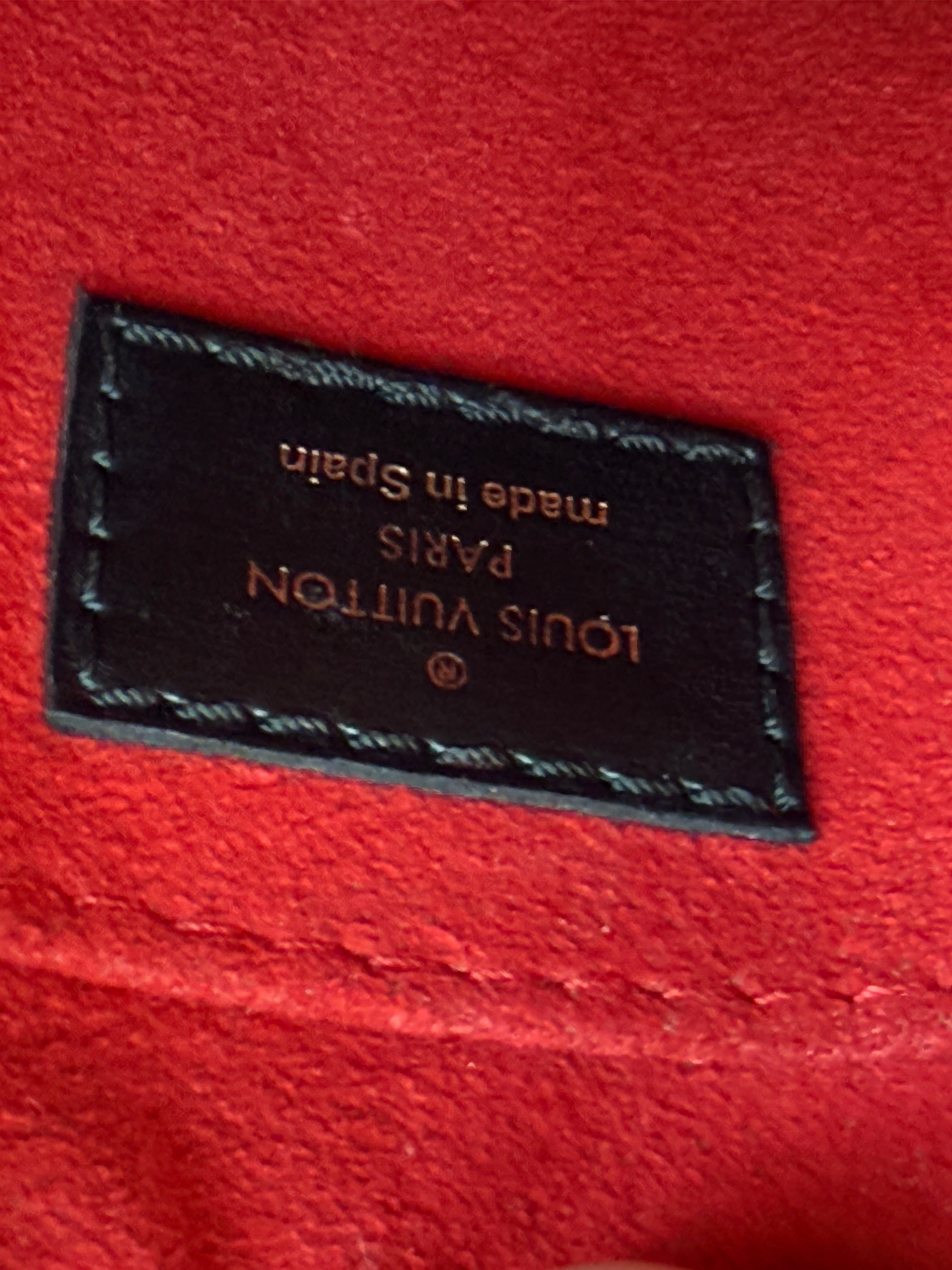 Louis Vuitton Fall in Love Sac Plat - Limited Edition