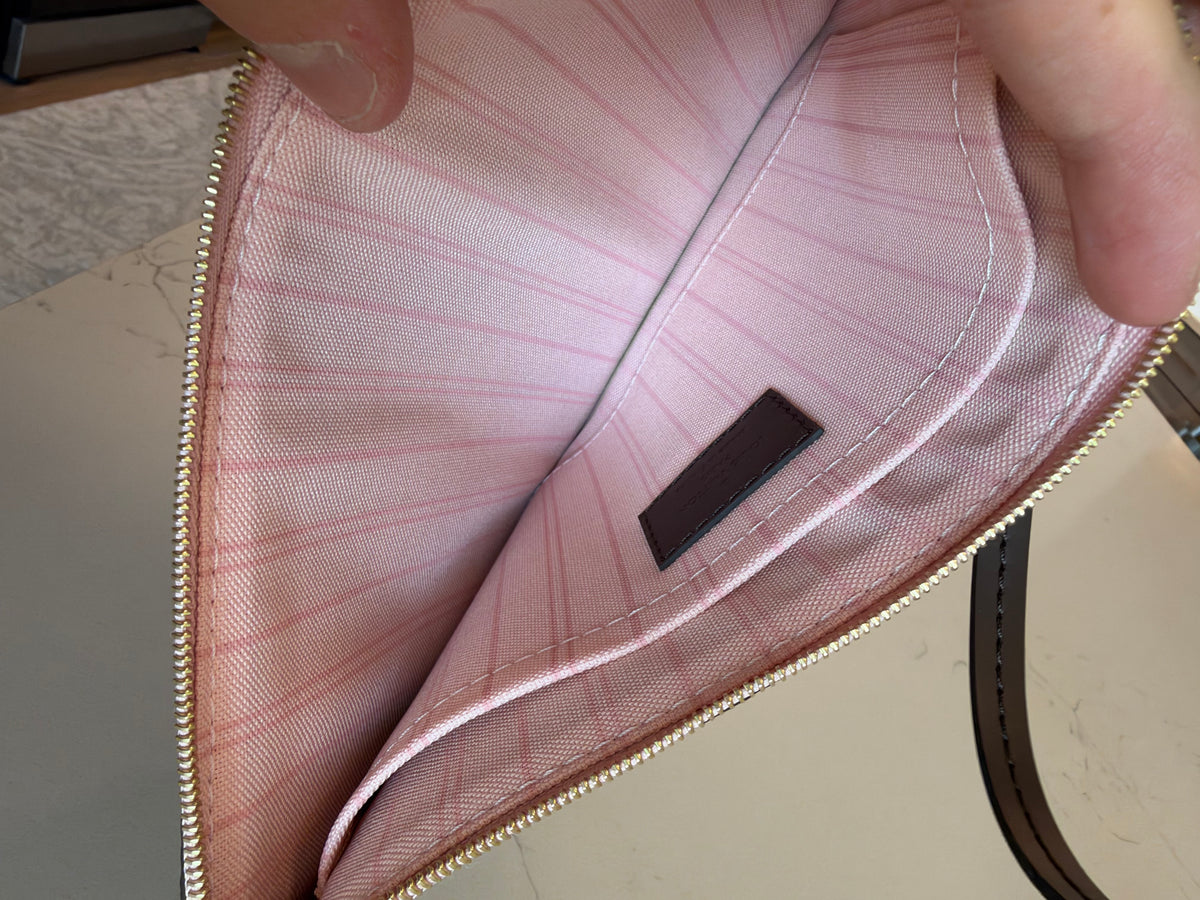 Louis Vuitton Clutch/Pouch DE Rare Interior