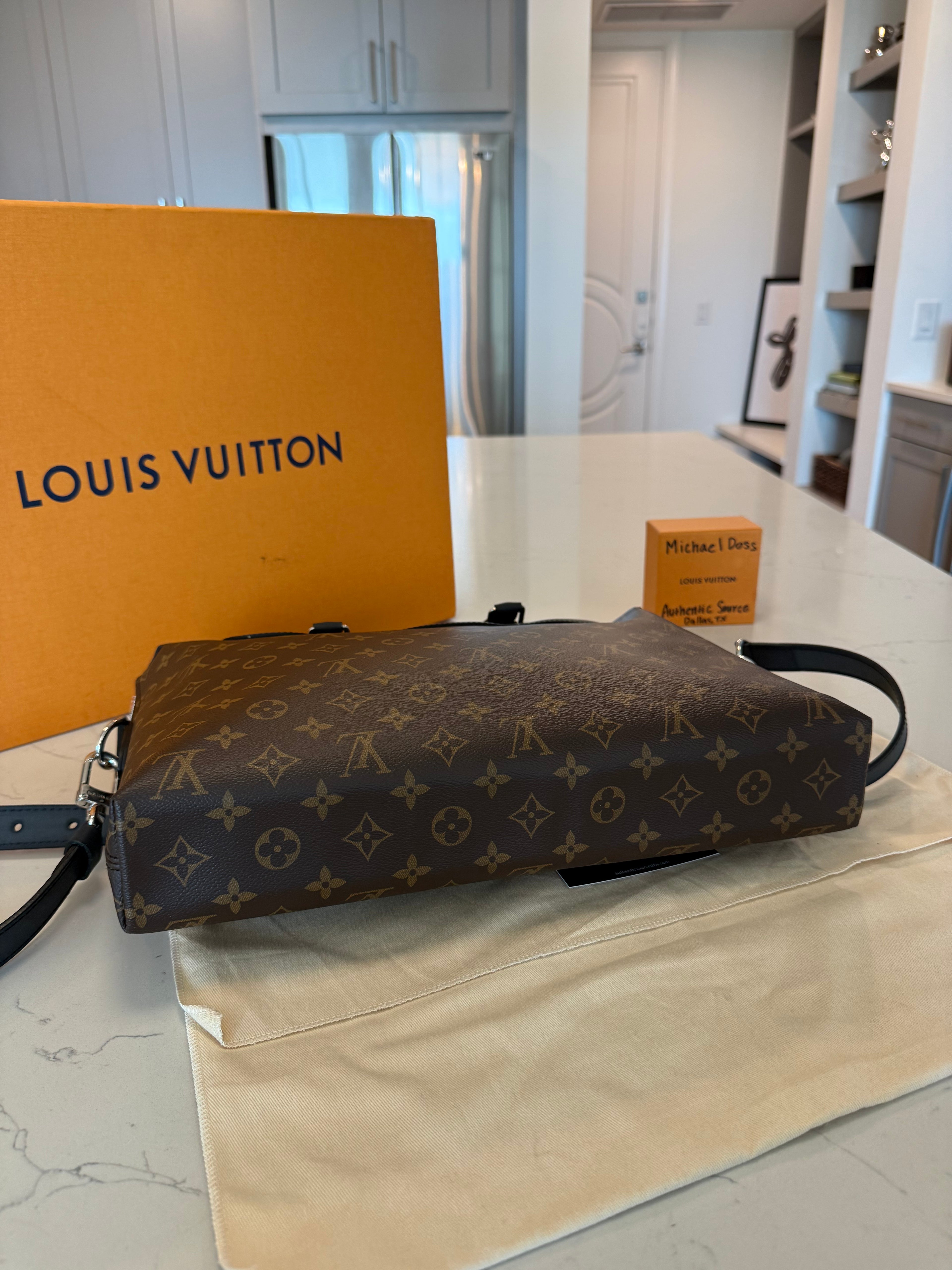 Louis Vuitton Porte-Documents Jour NM Macassar
