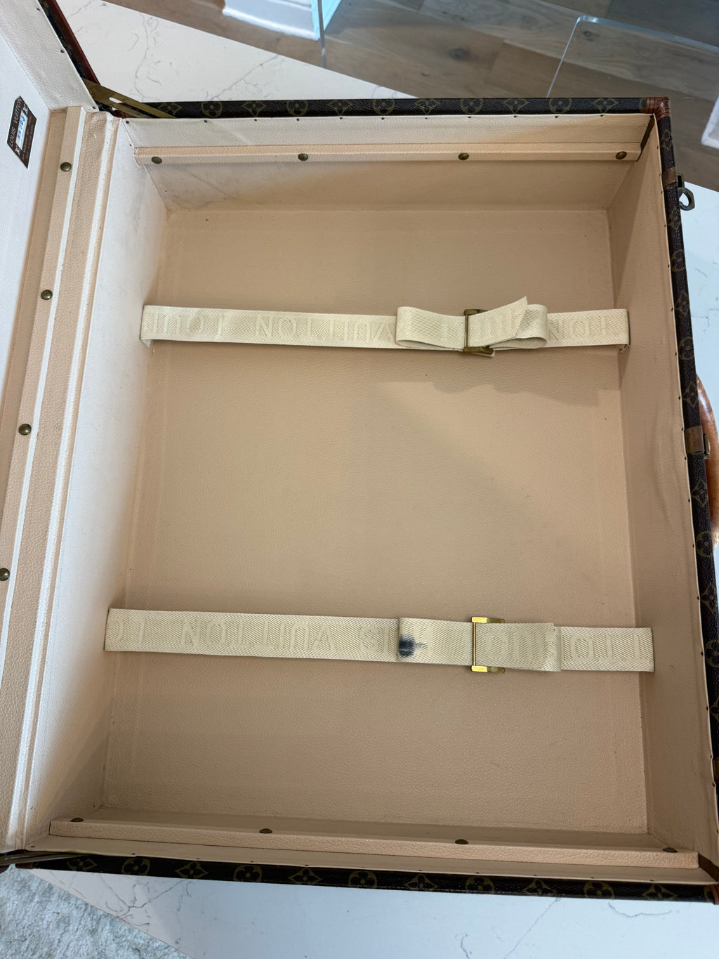 Rare Alzer Trunk