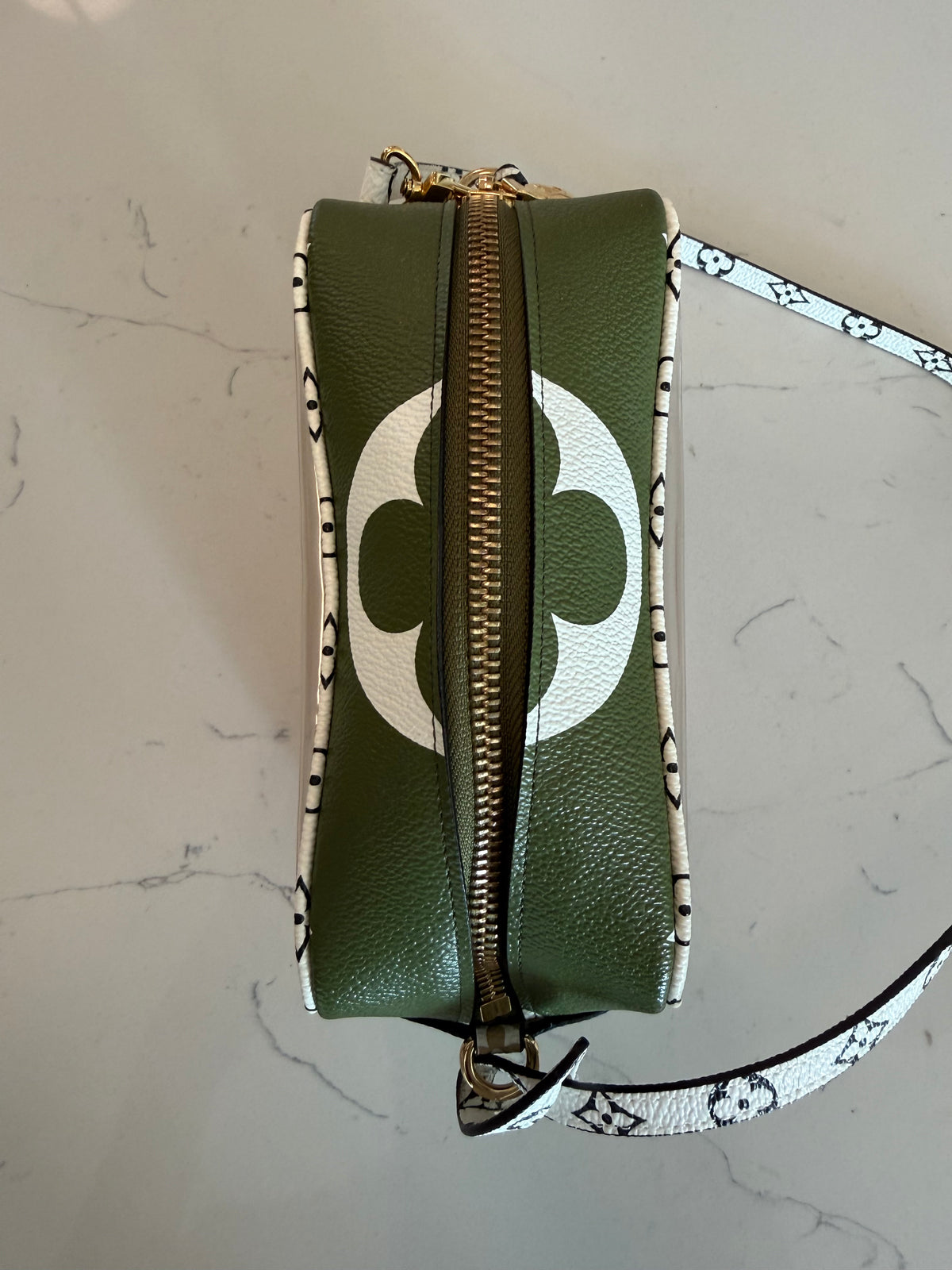 Louis Vuitton Beach Pouch Giant Khaki Monogram