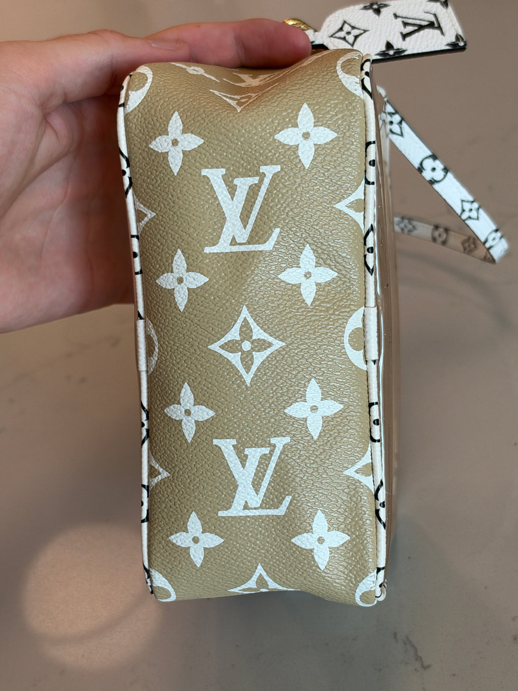 Louis Vuitton Beach Pouch Giant Khaki Monogram