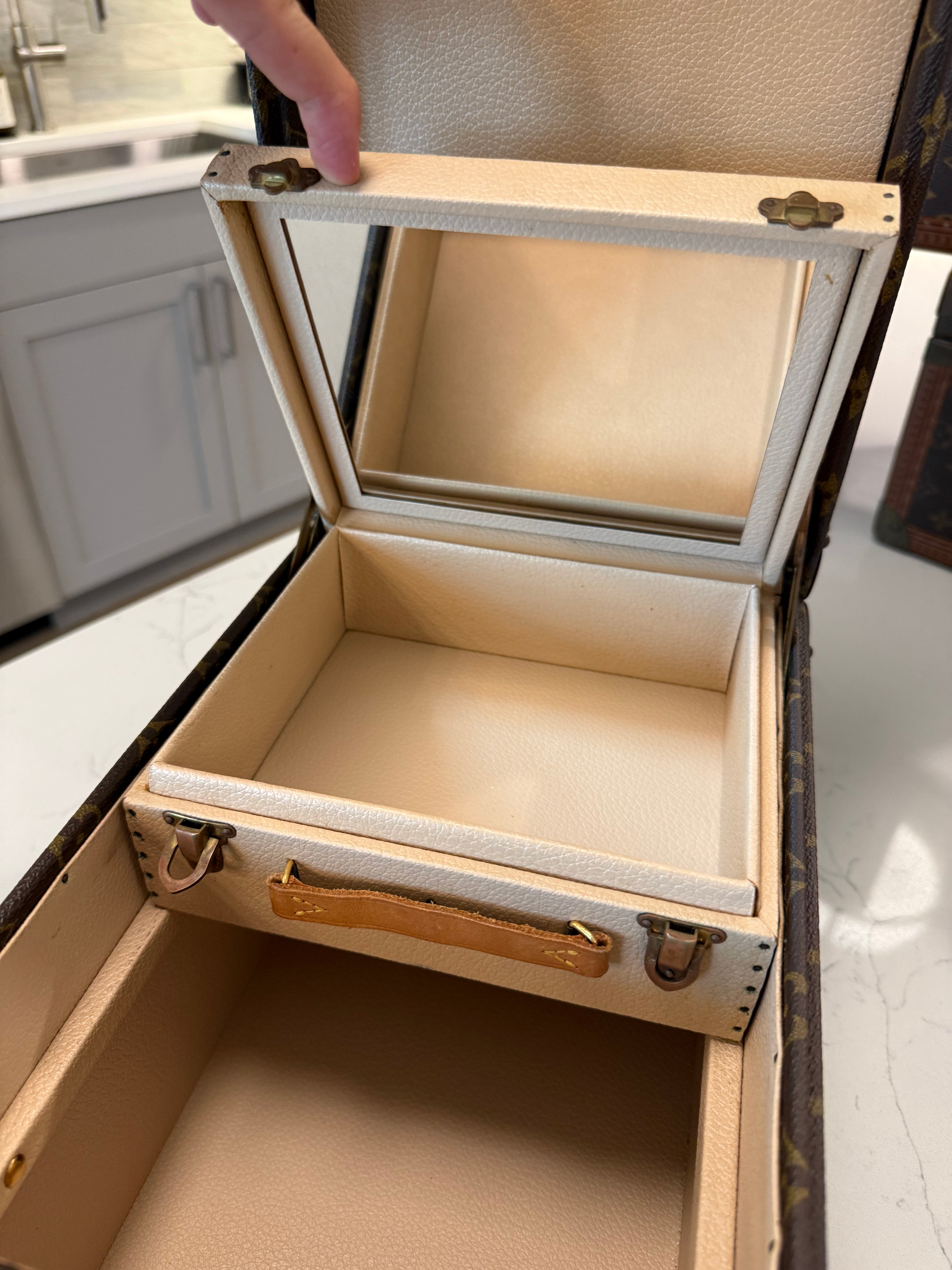 Louis Vuitton Boite Falcons Vanity Trunk