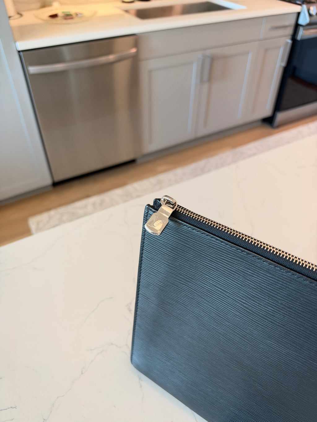 Louis Vuitton Pochette Jour GM Epi