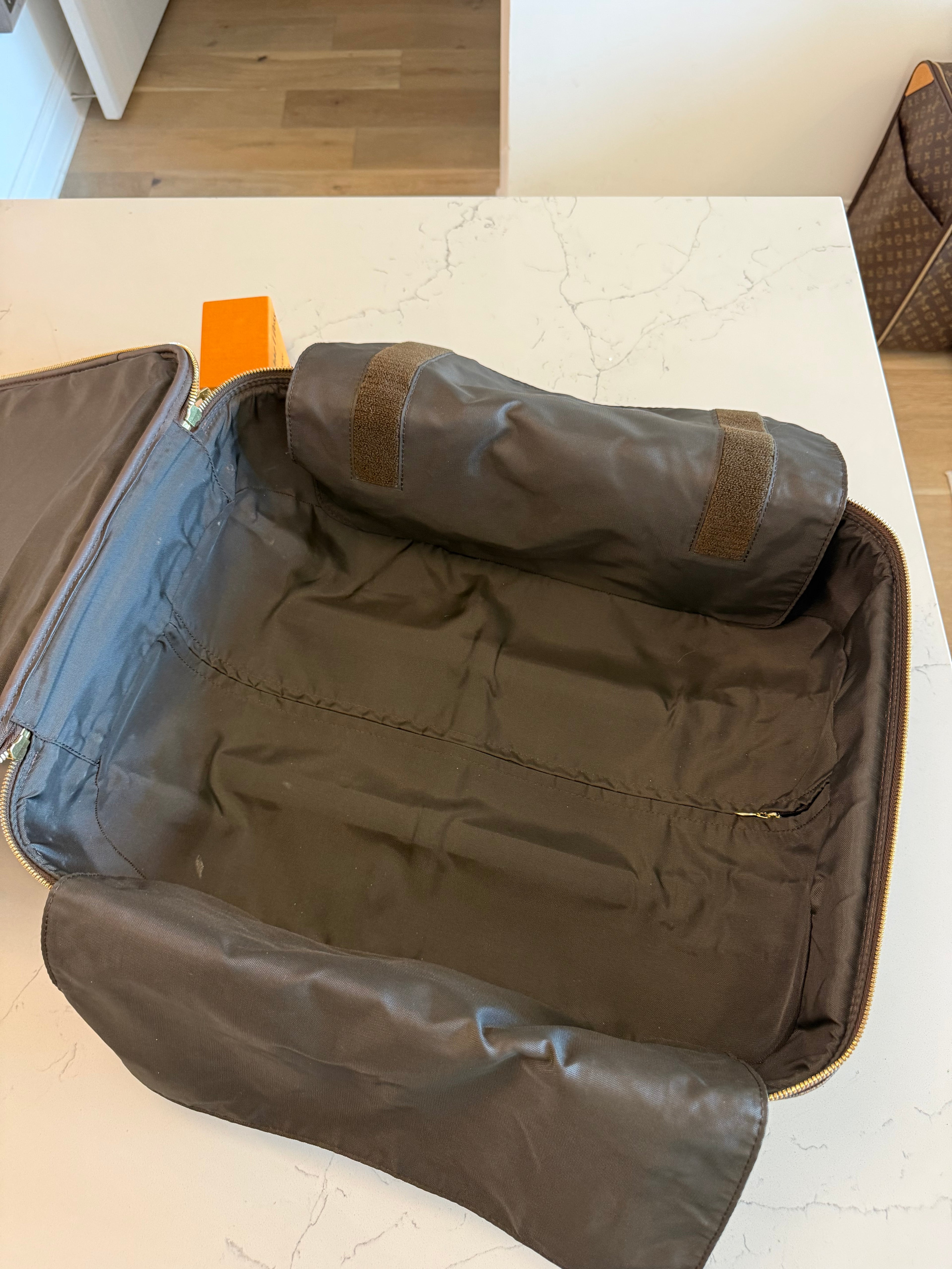 Louis Vuitton Pegase 45 Rolling Luggage DE