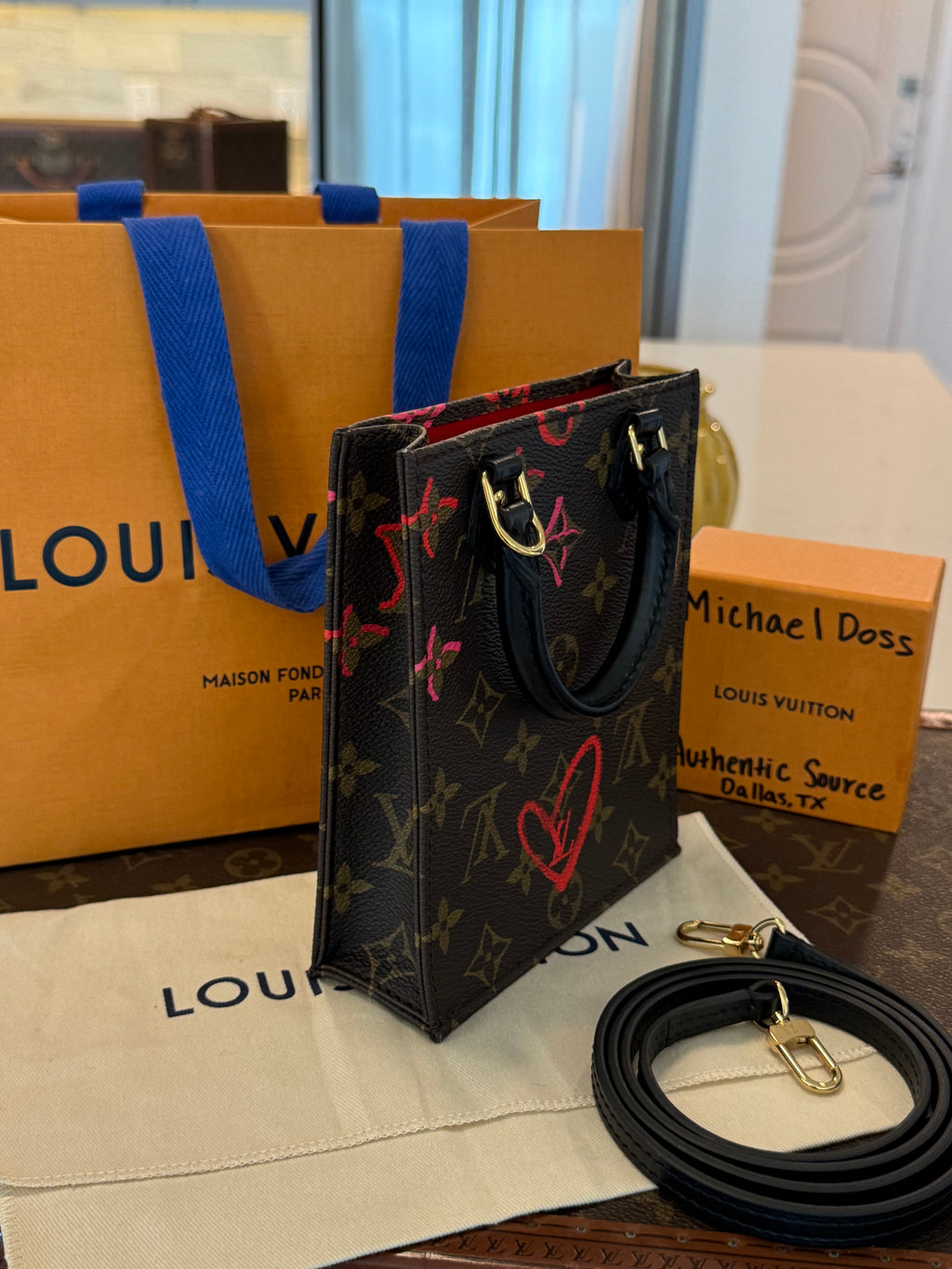 Louis Vuitton Fall in Love Sac Plat - Limited Edition