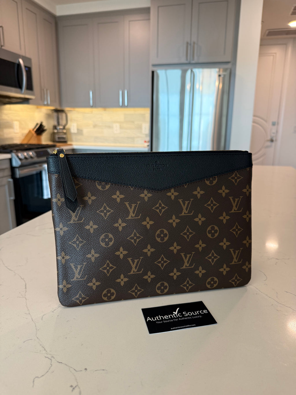 Louis Vuitton Daily Pouch Monogram & Noir