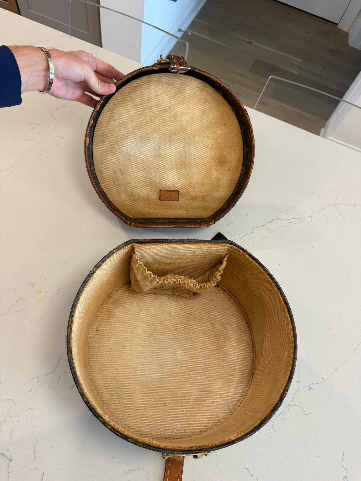 Louis Vuitton Boite Champeau 30