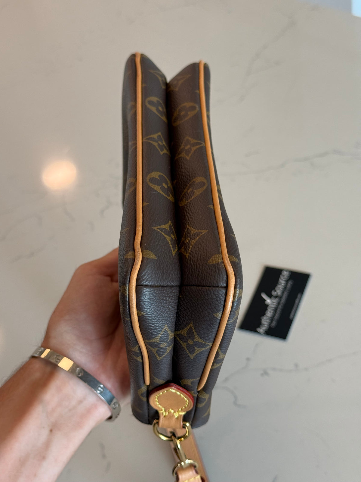 Louis Vuitton Pochette Liv