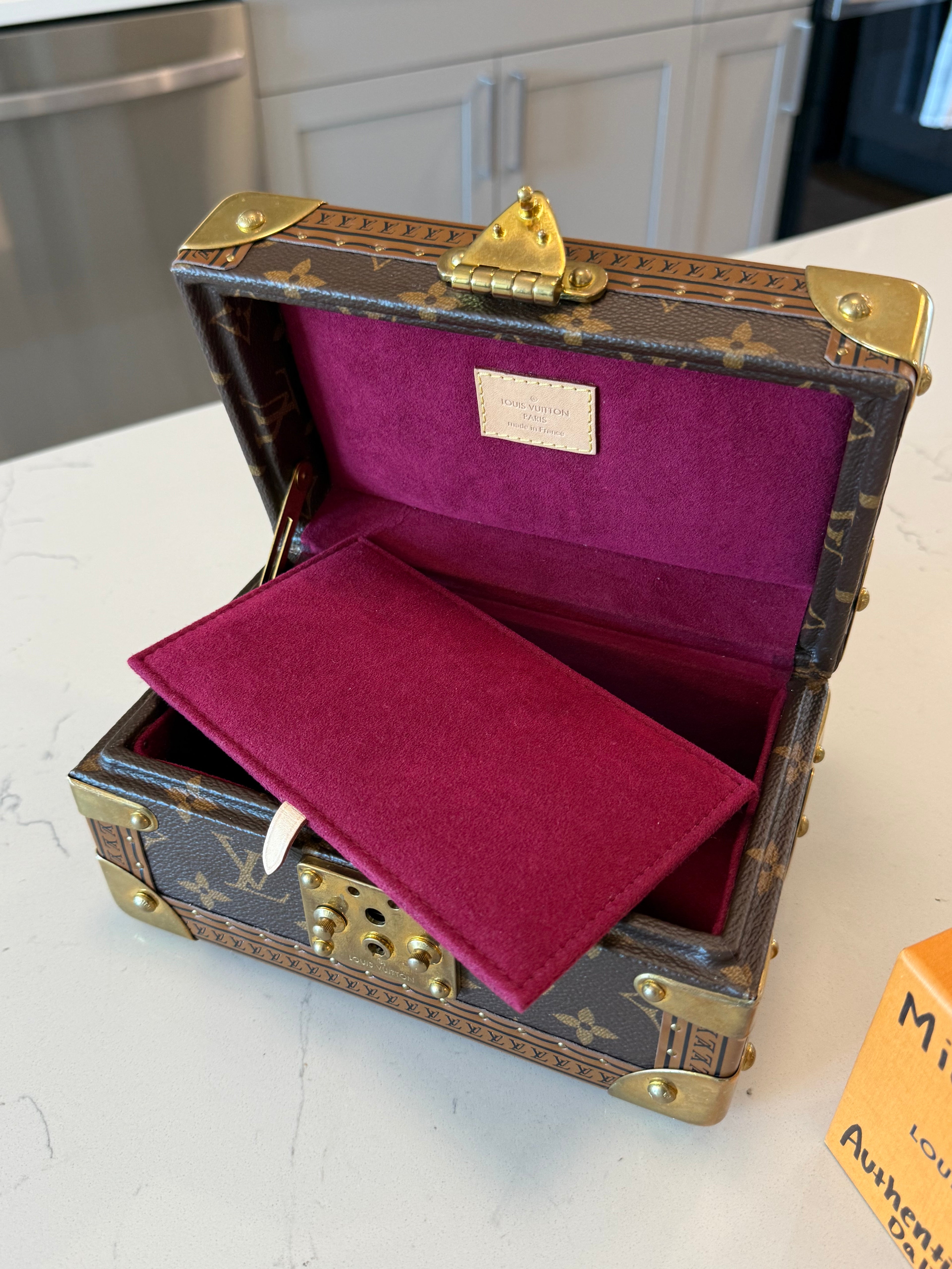 Louis Vuitton Coffret Tresor 24