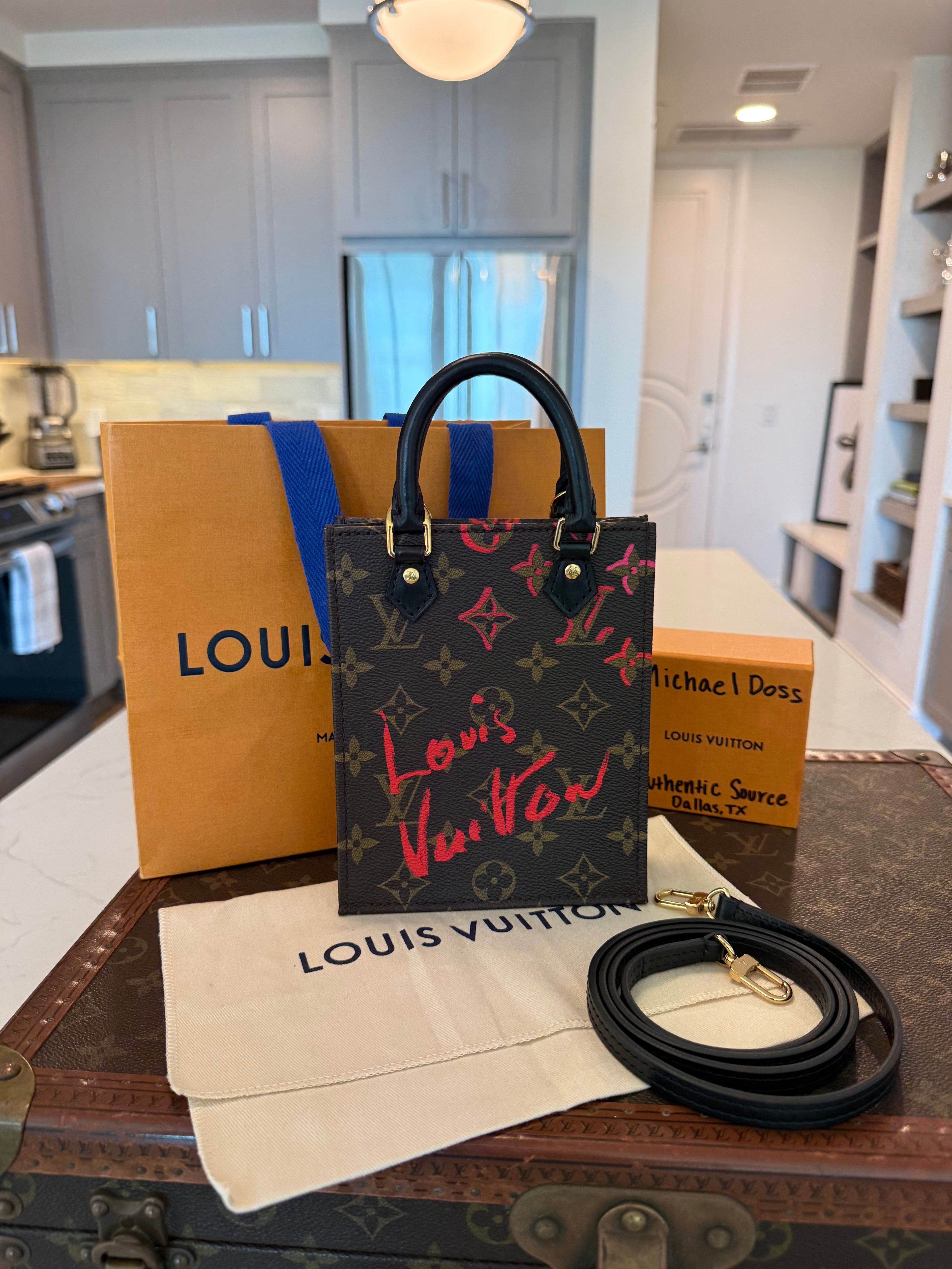 Louis Vuitton Fall in Love Sac Plat - Limited Edition
