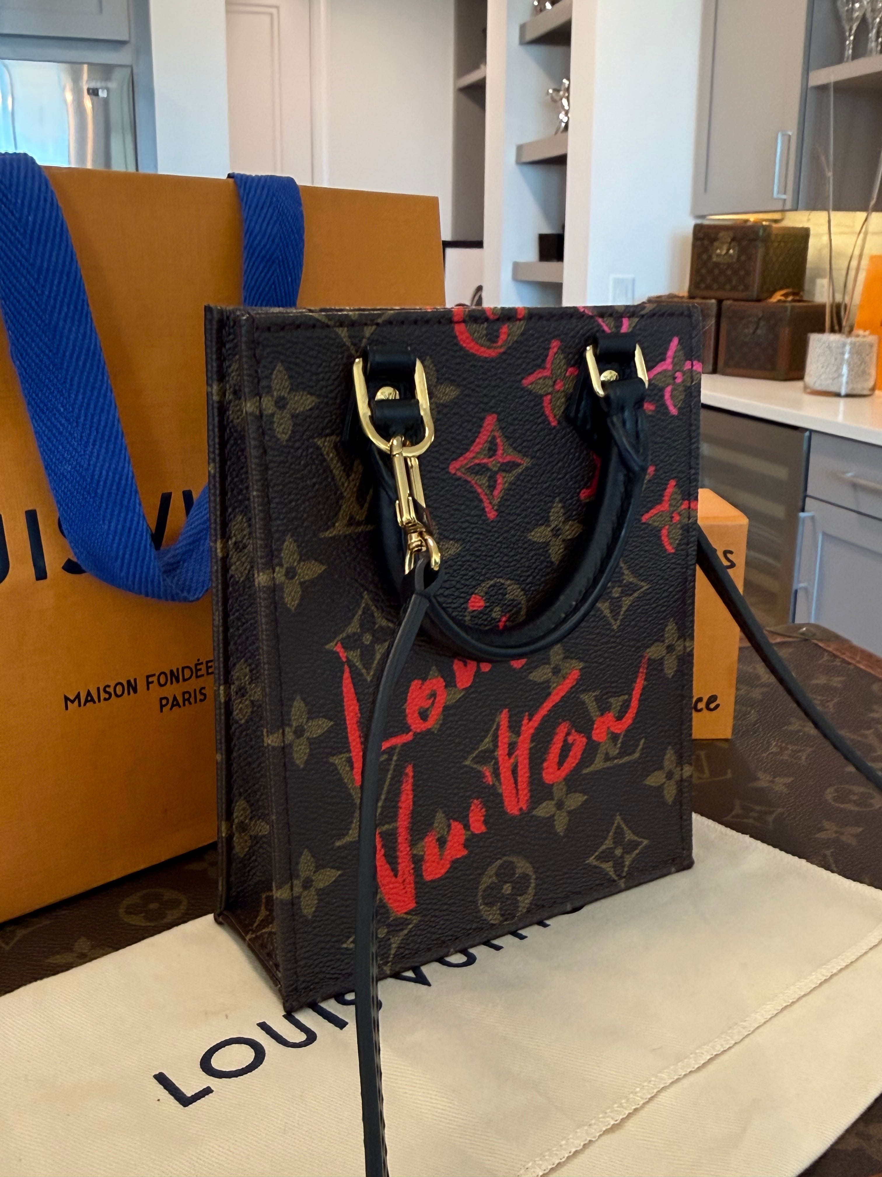 Louis Vuitton Fall in Love Sac Plat - Limited Edition